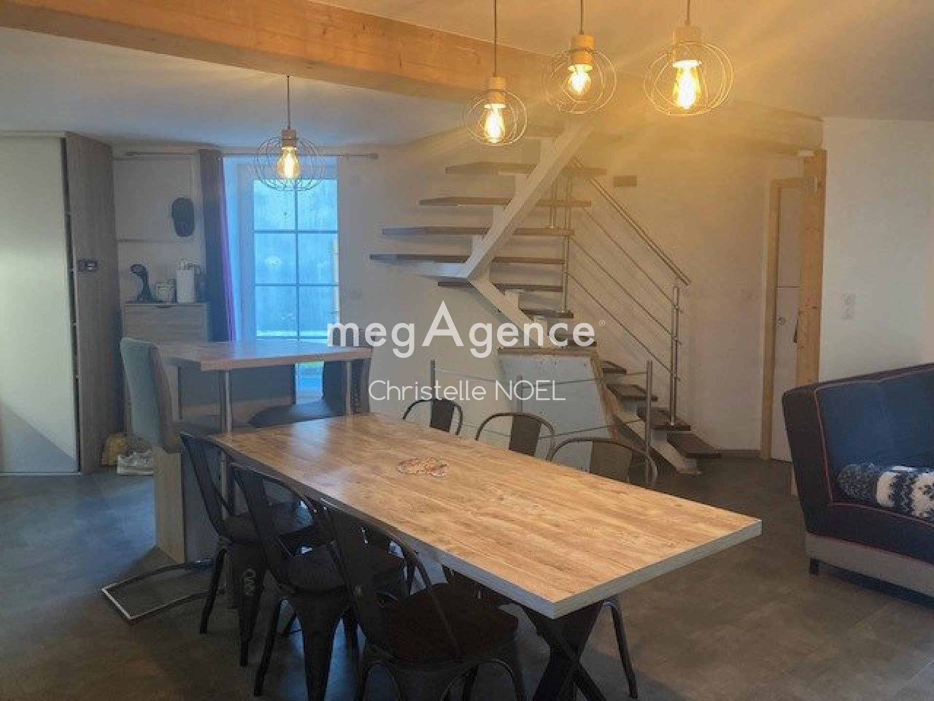 Maison atypique,alliant le charme de l'ancien avec le moderne, à finir de rénover au coeur d'un village vendéen