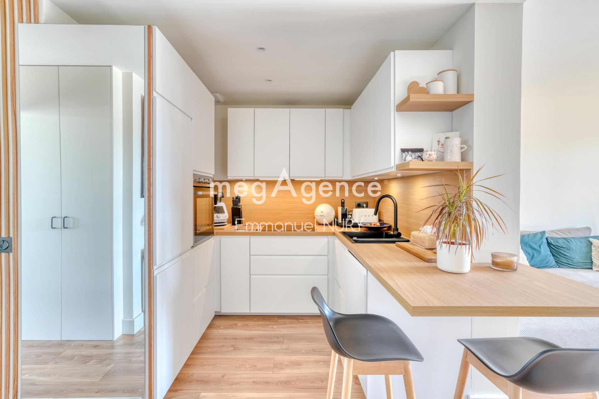 Miniature photo - 2 / 13