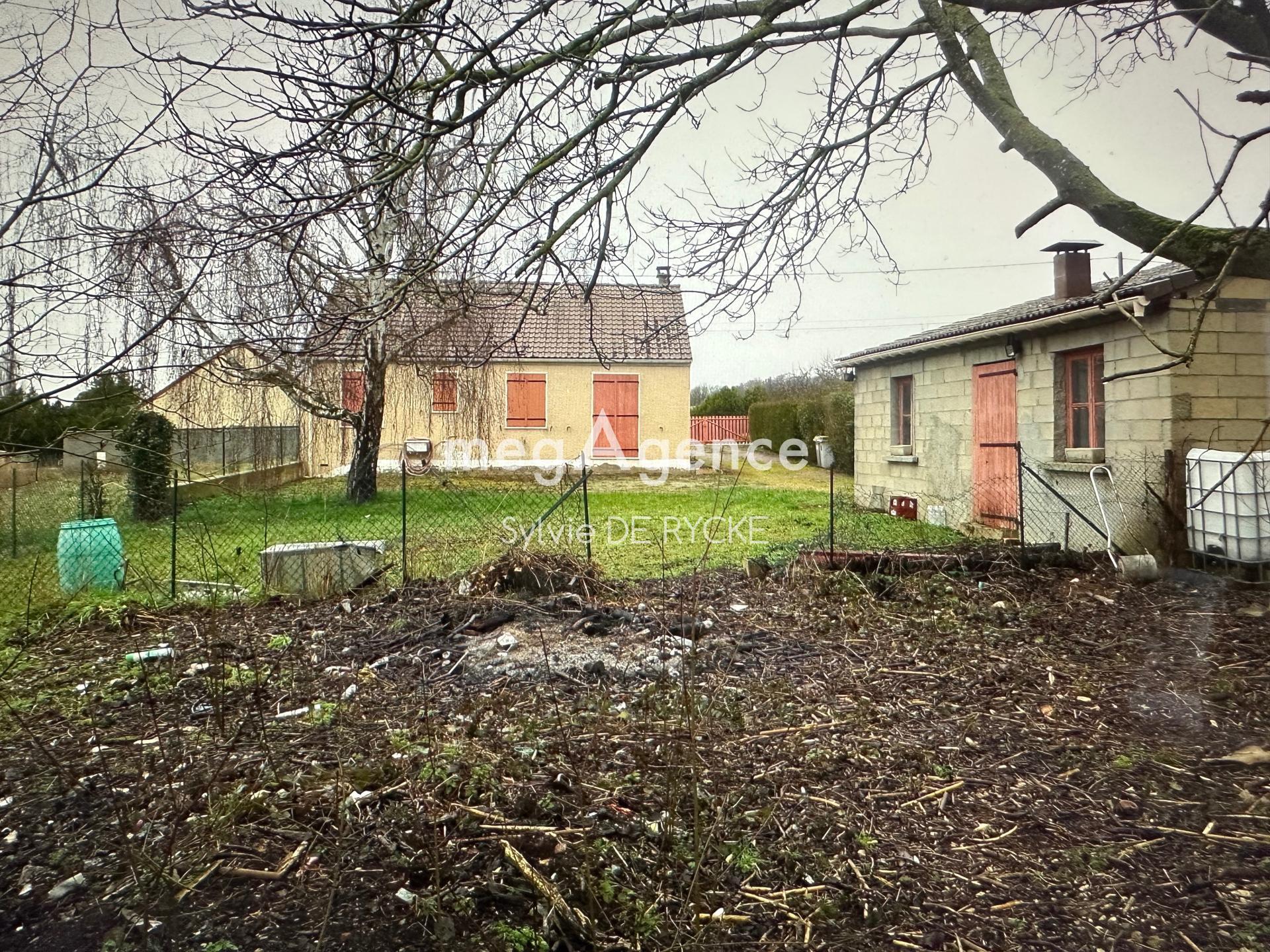 Pavillon traditionnel de plain pied sur 2389m2 de terrain