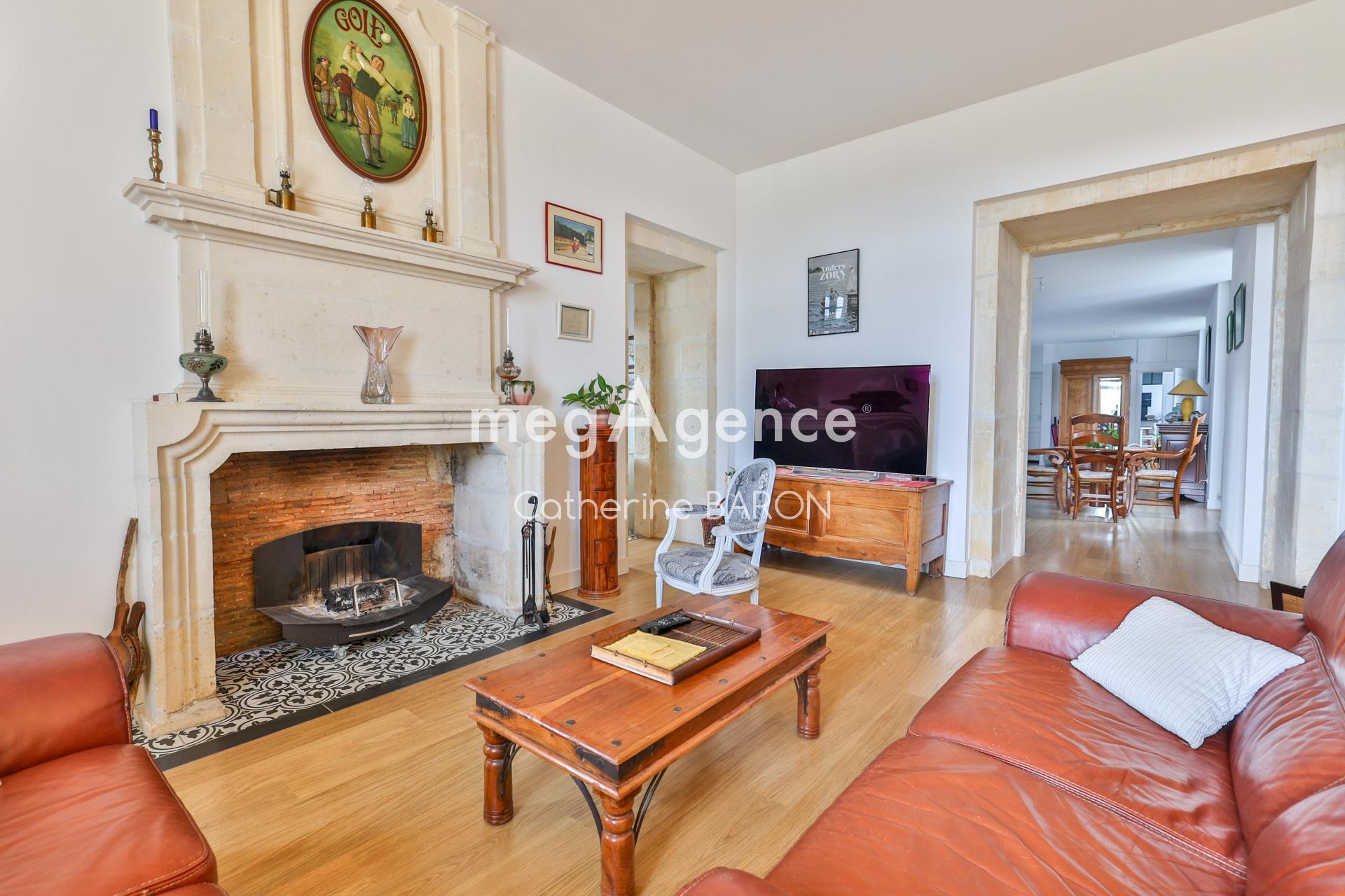 Miniature photo - 2 / 19