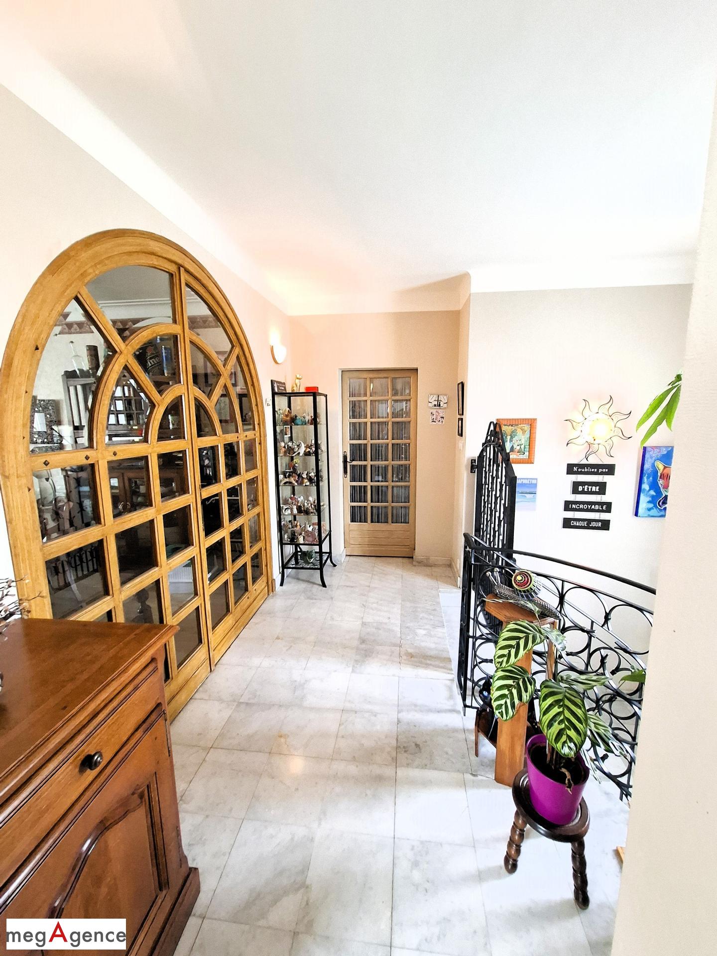 Miniature photo - 2 / 18