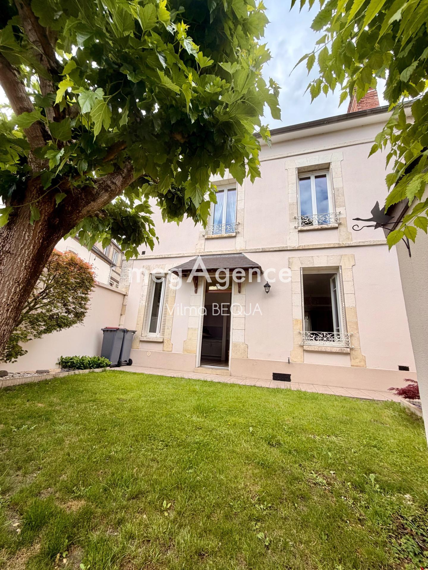 Charmante maison de ville, 7 pièces au cœur de Sens
