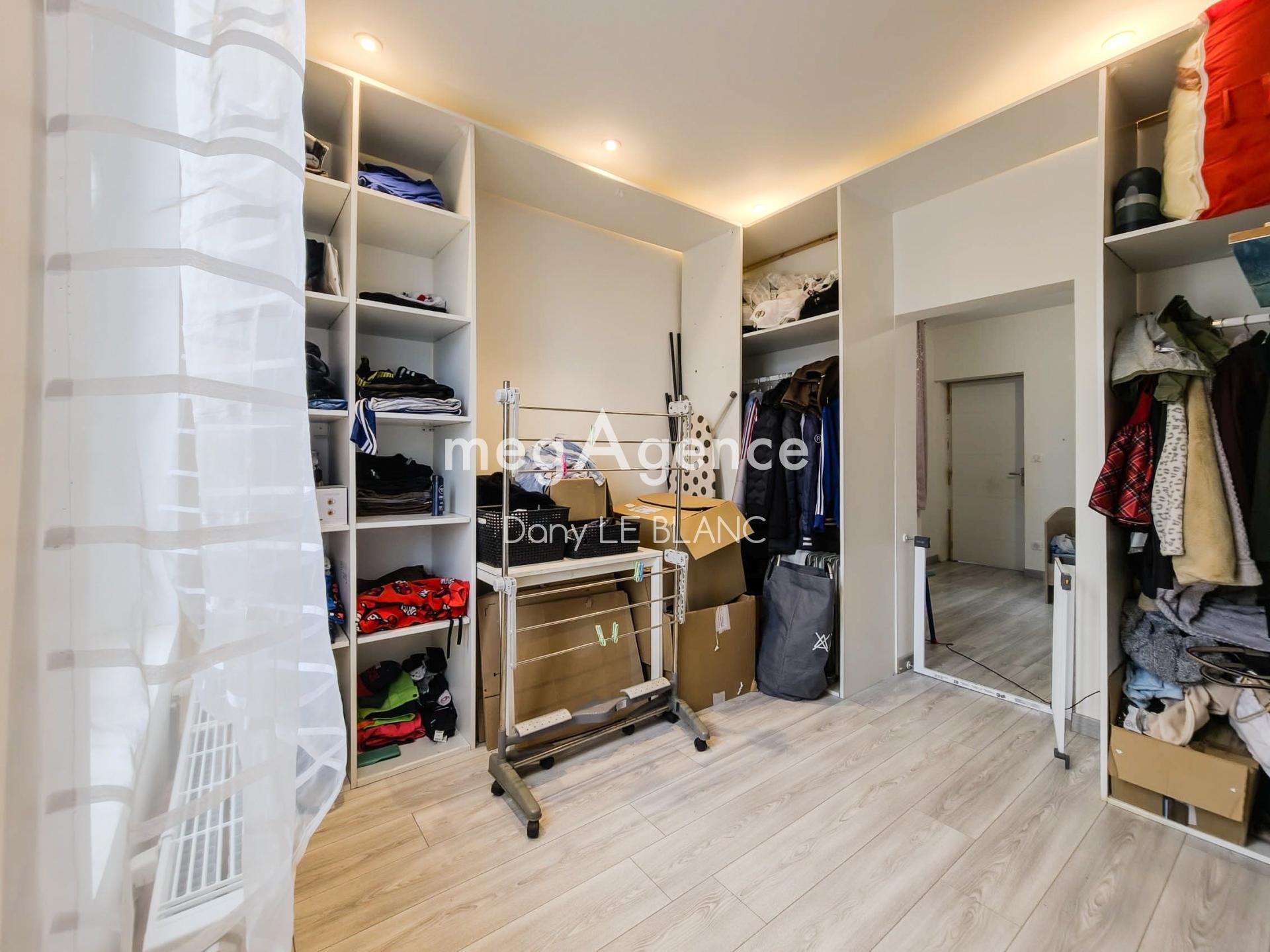 Miniature photo - 10 / 17