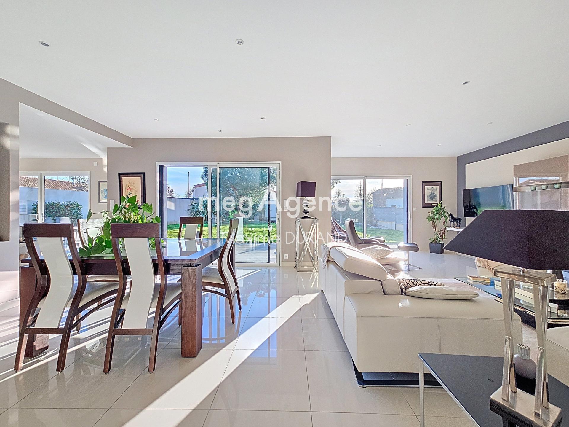 Miniature photo - 8 / 16