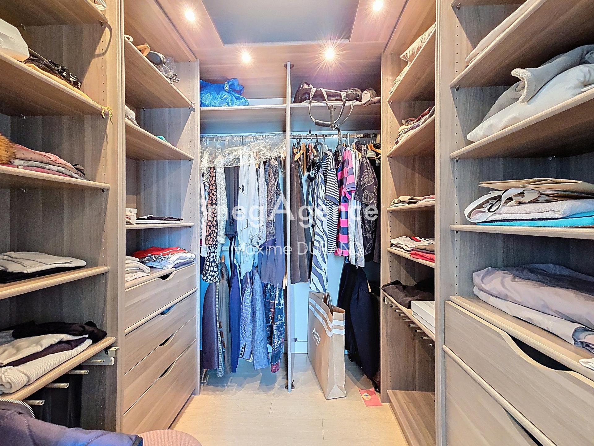 Miniature photo - 11 / 16