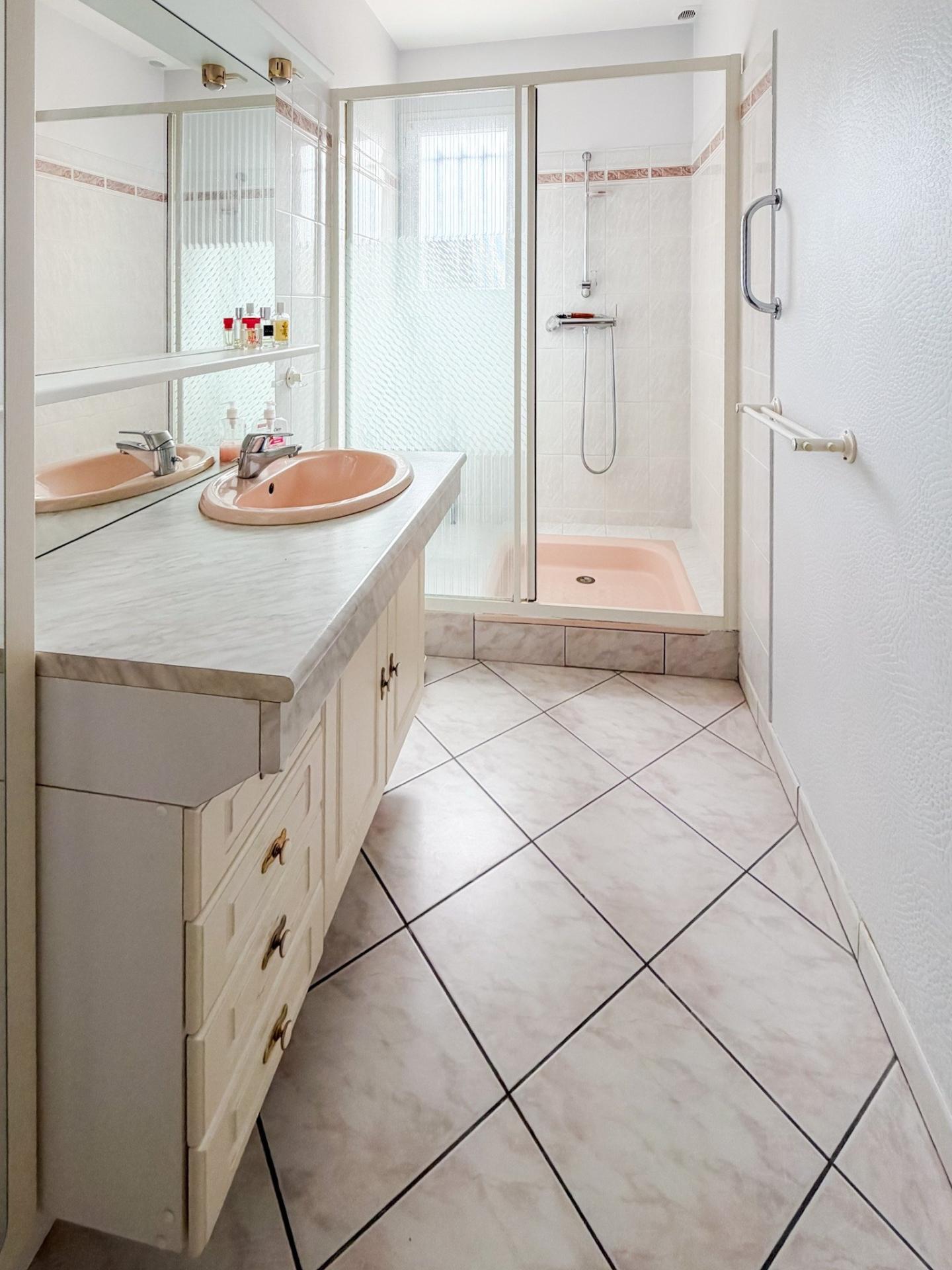 Miniature photo - 10 / 20