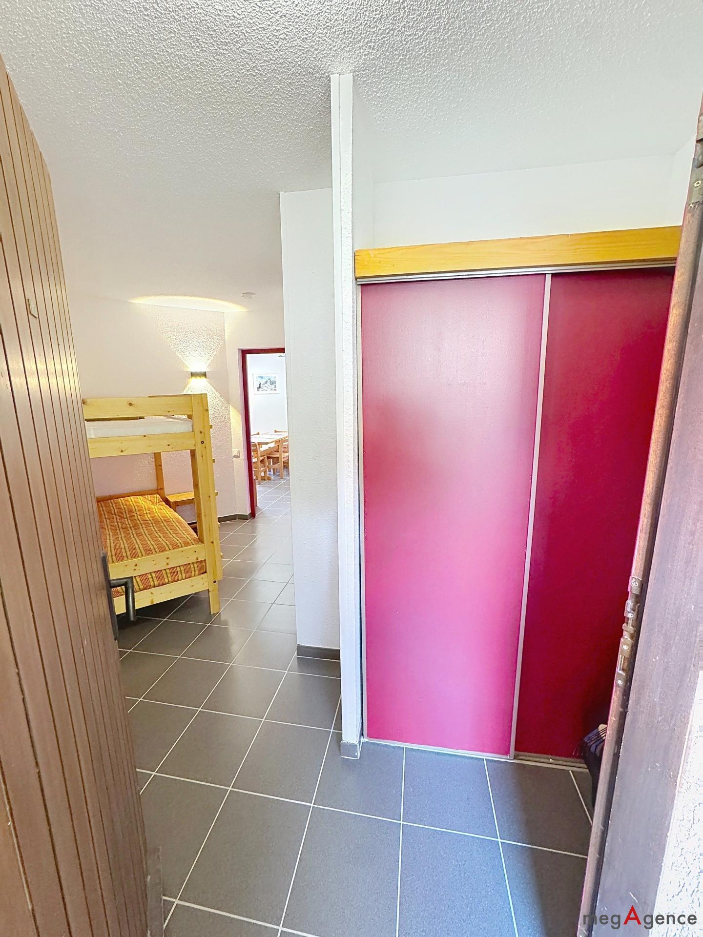 Miniature photo - 8 / 10