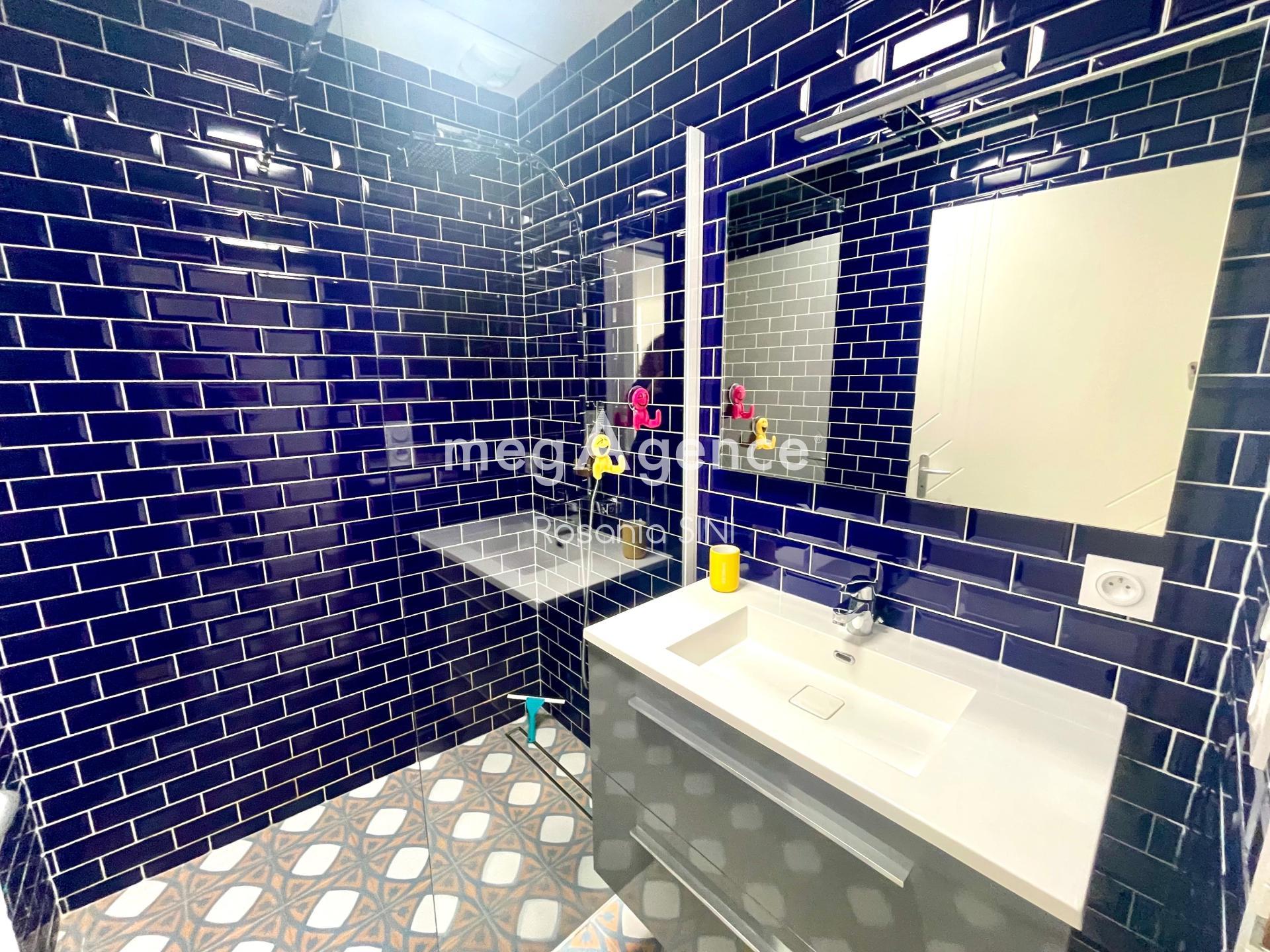 Miniature photo - 8 / 16