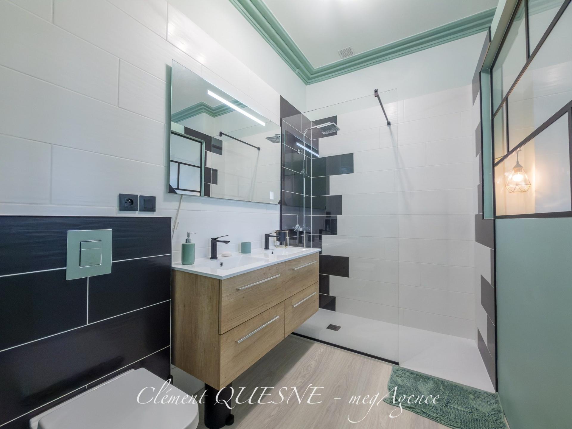 Miniature photo - 12 / 20