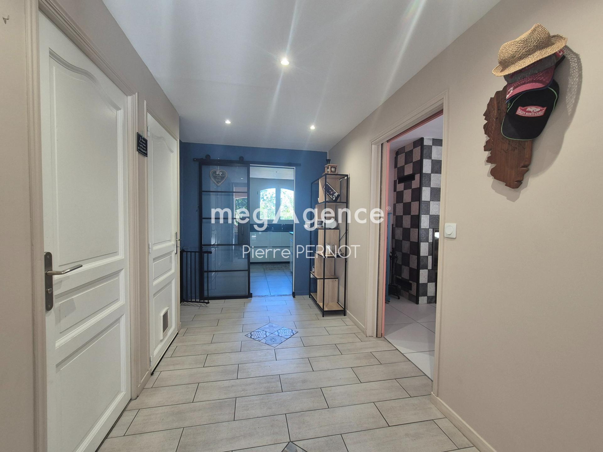 Miniature photo - 2 / 17