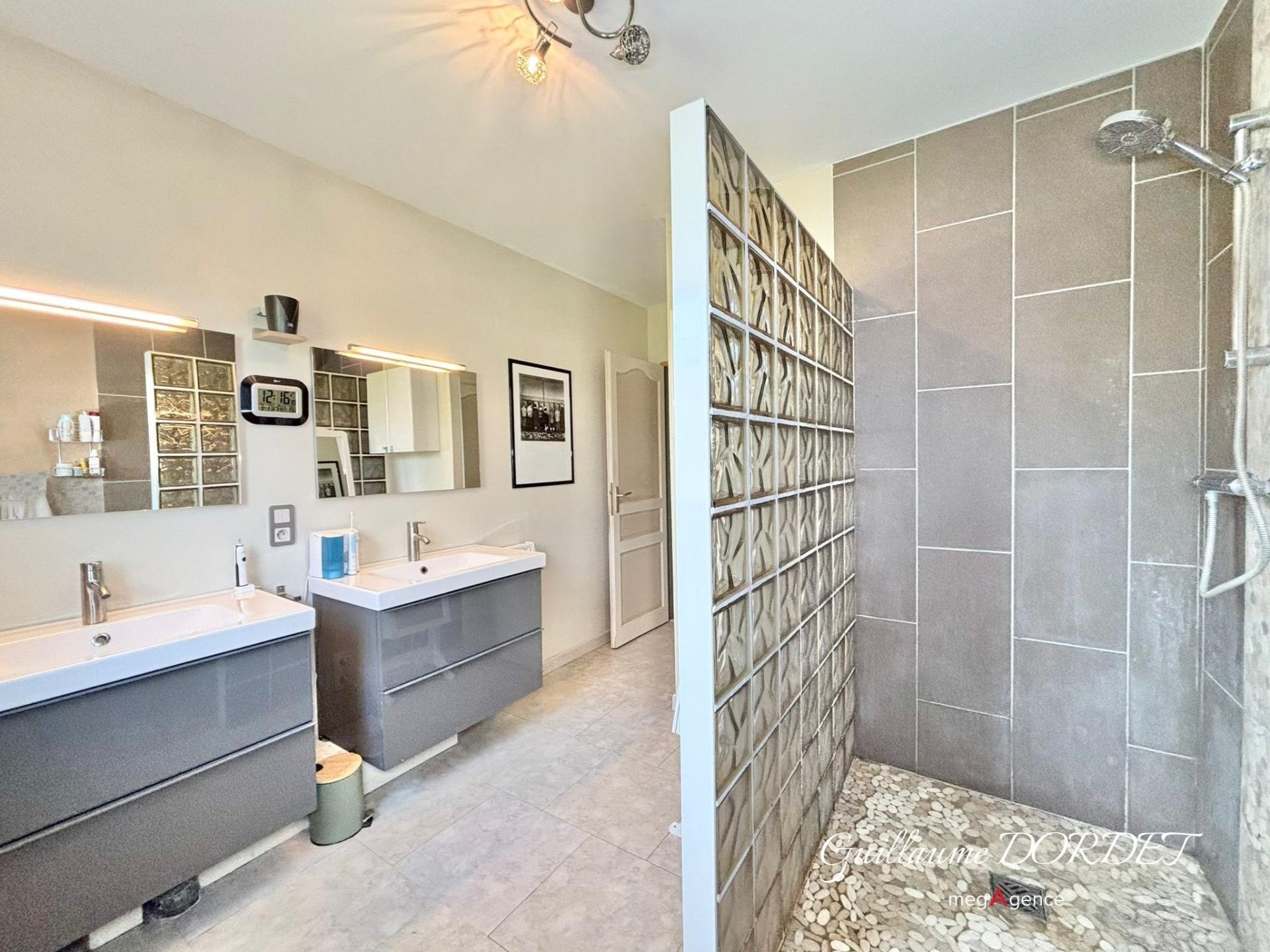 Miniature photo - 12 / 20