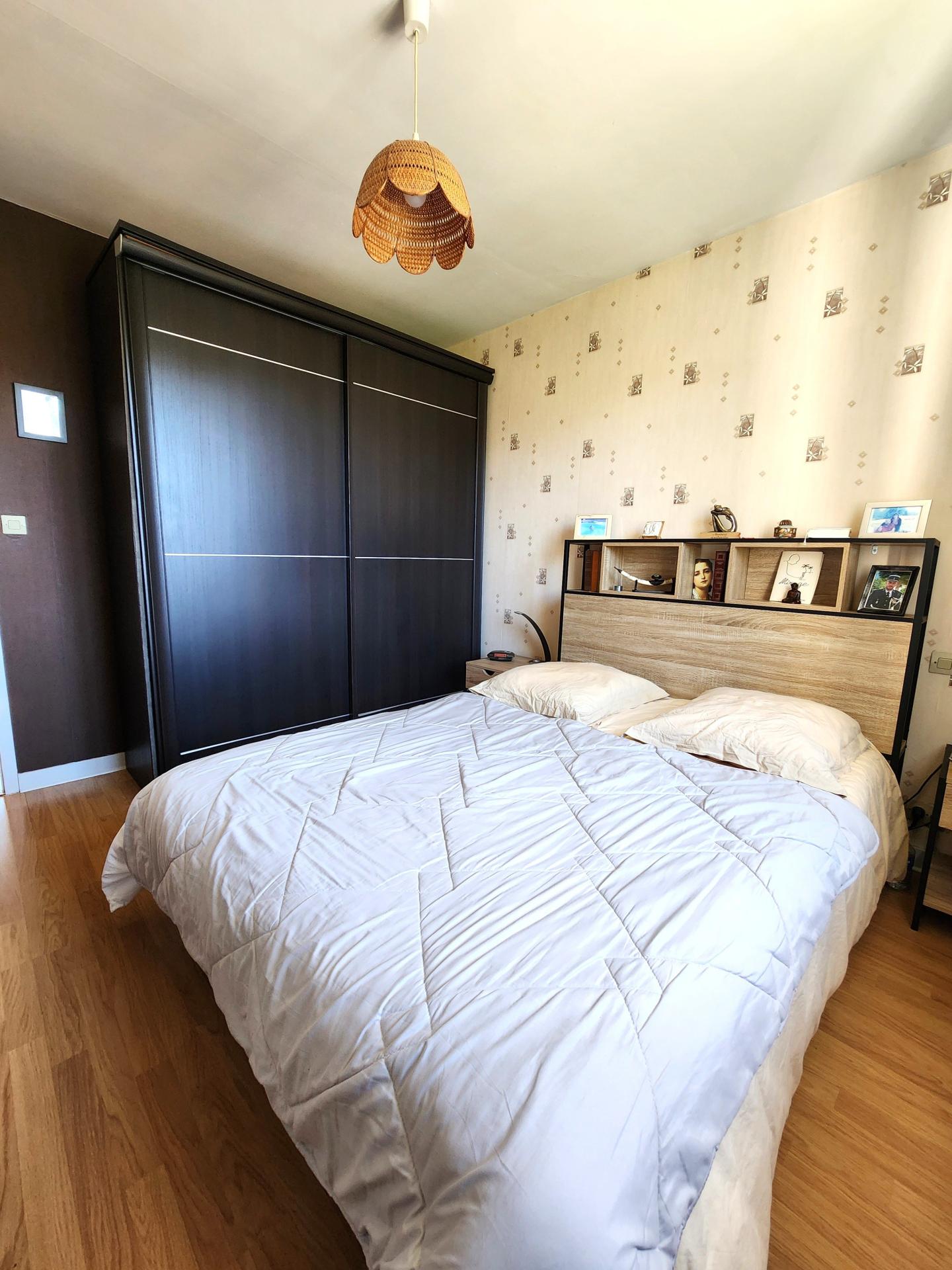 Miniature photo - 8 / 16