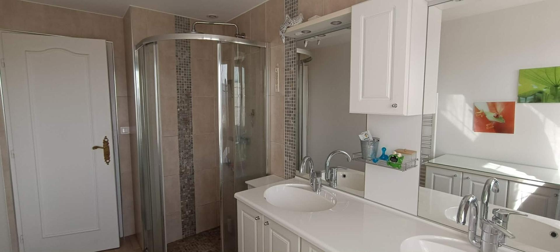 Miniature photo - 2 / 8