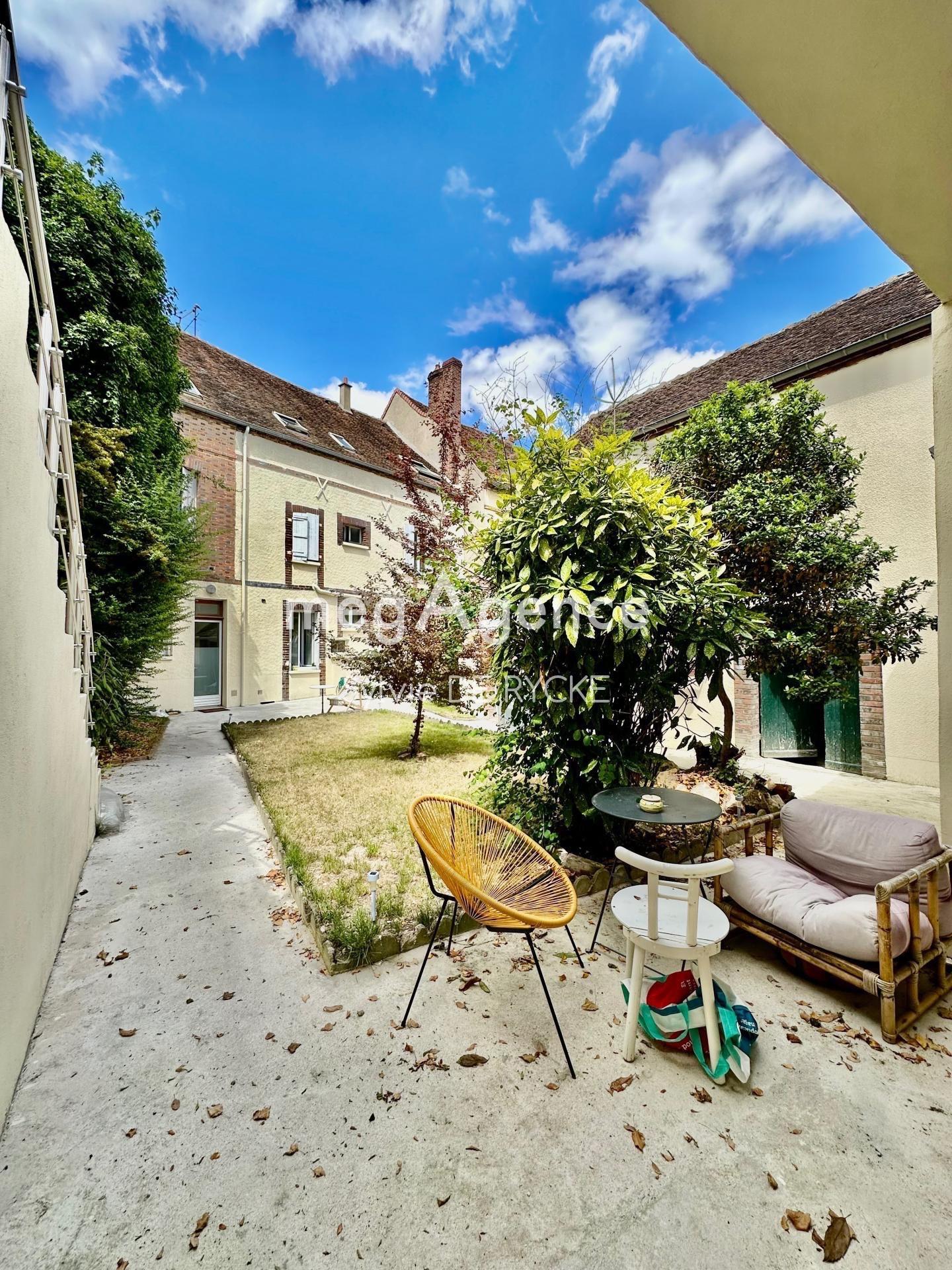 Miniature photo - 2 / 13