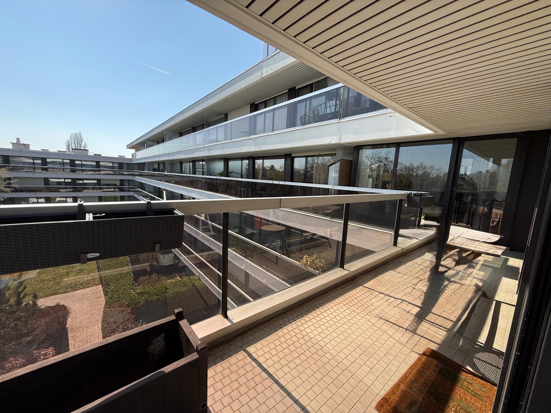 Miniature photo - 12 / 12