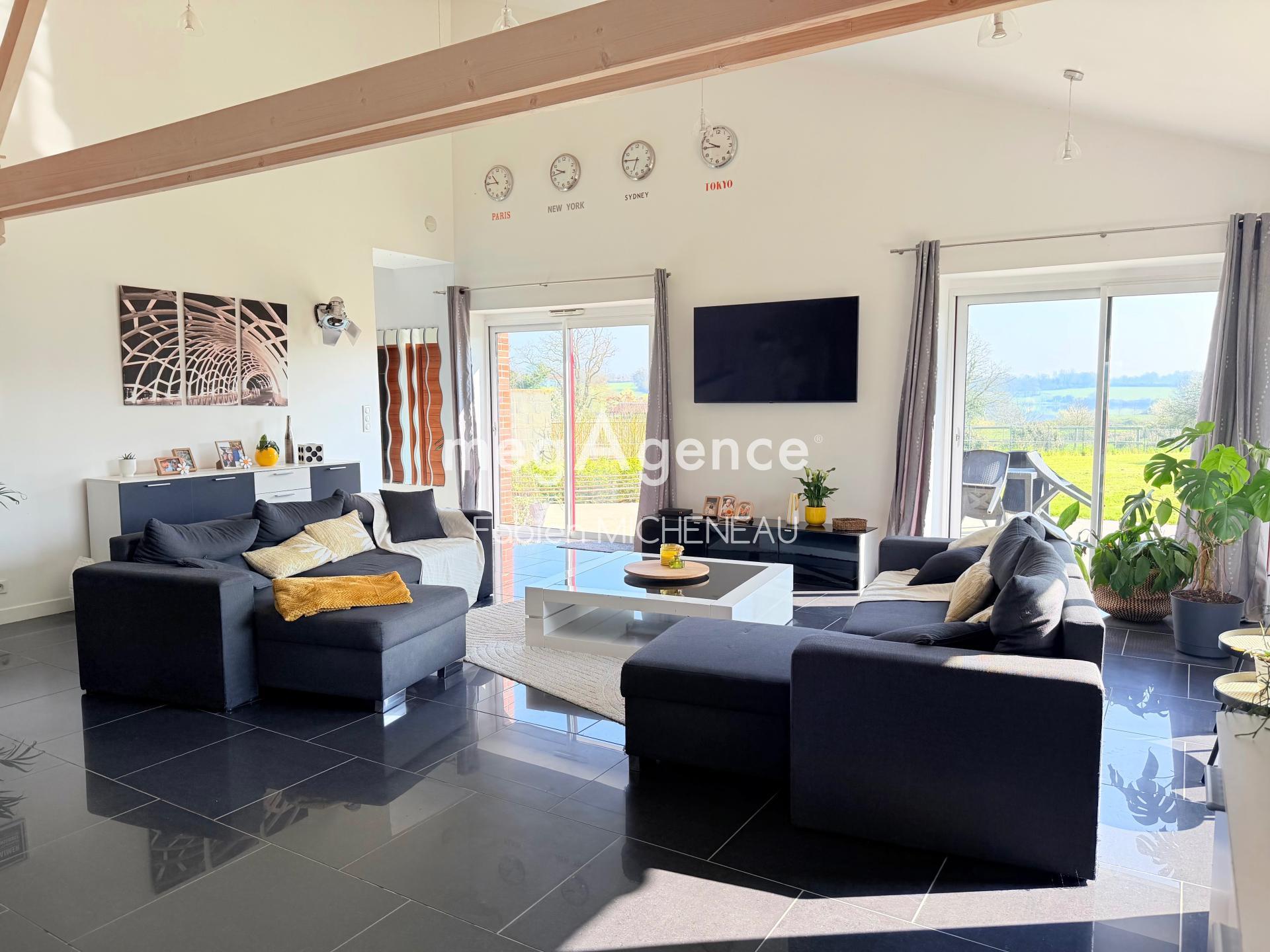 Miniature photo - 2 / 19