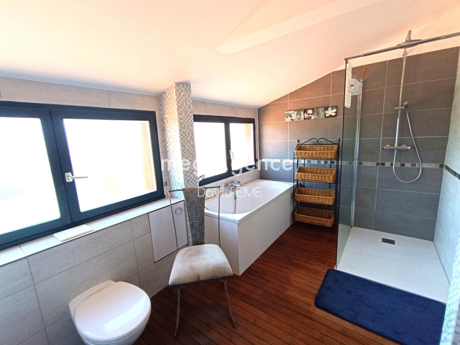 Miniature photo - 12 / 16