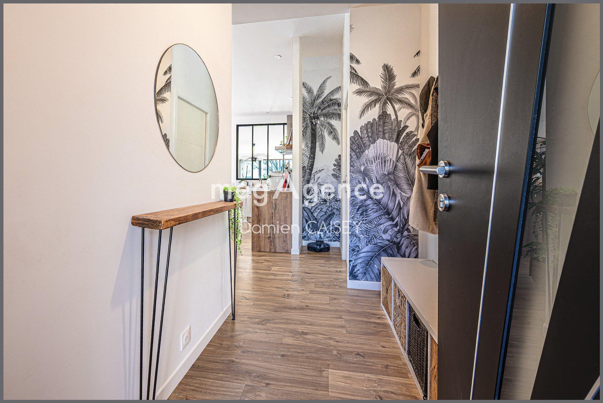 Miniature photo - 2 / 20