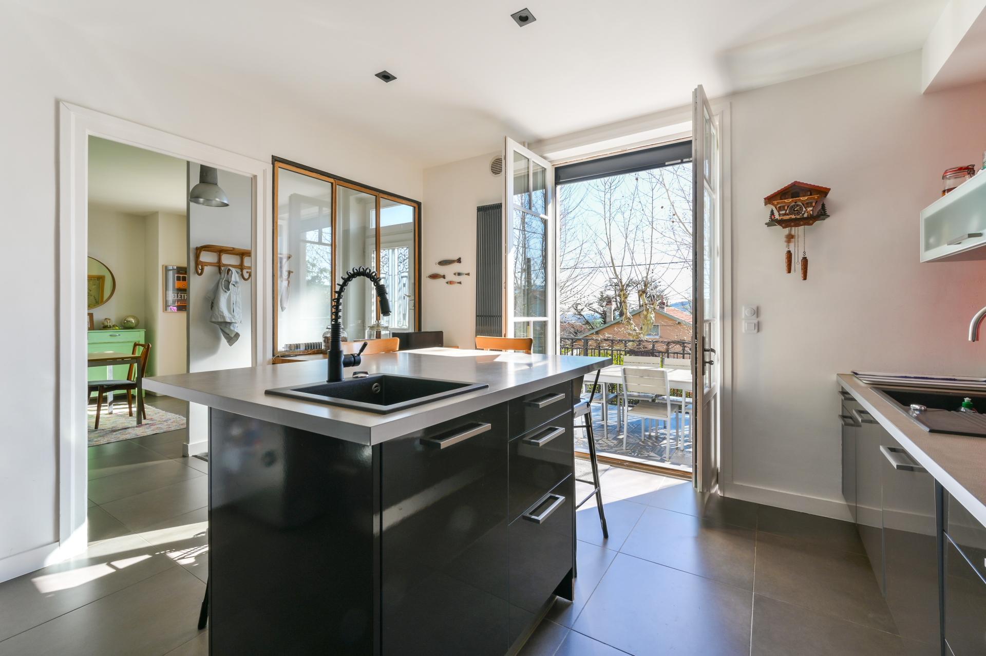 Miniature photo - 2 / 15