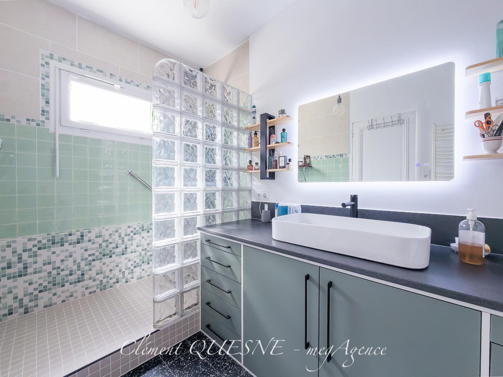 Miniature photo - 15 / 20