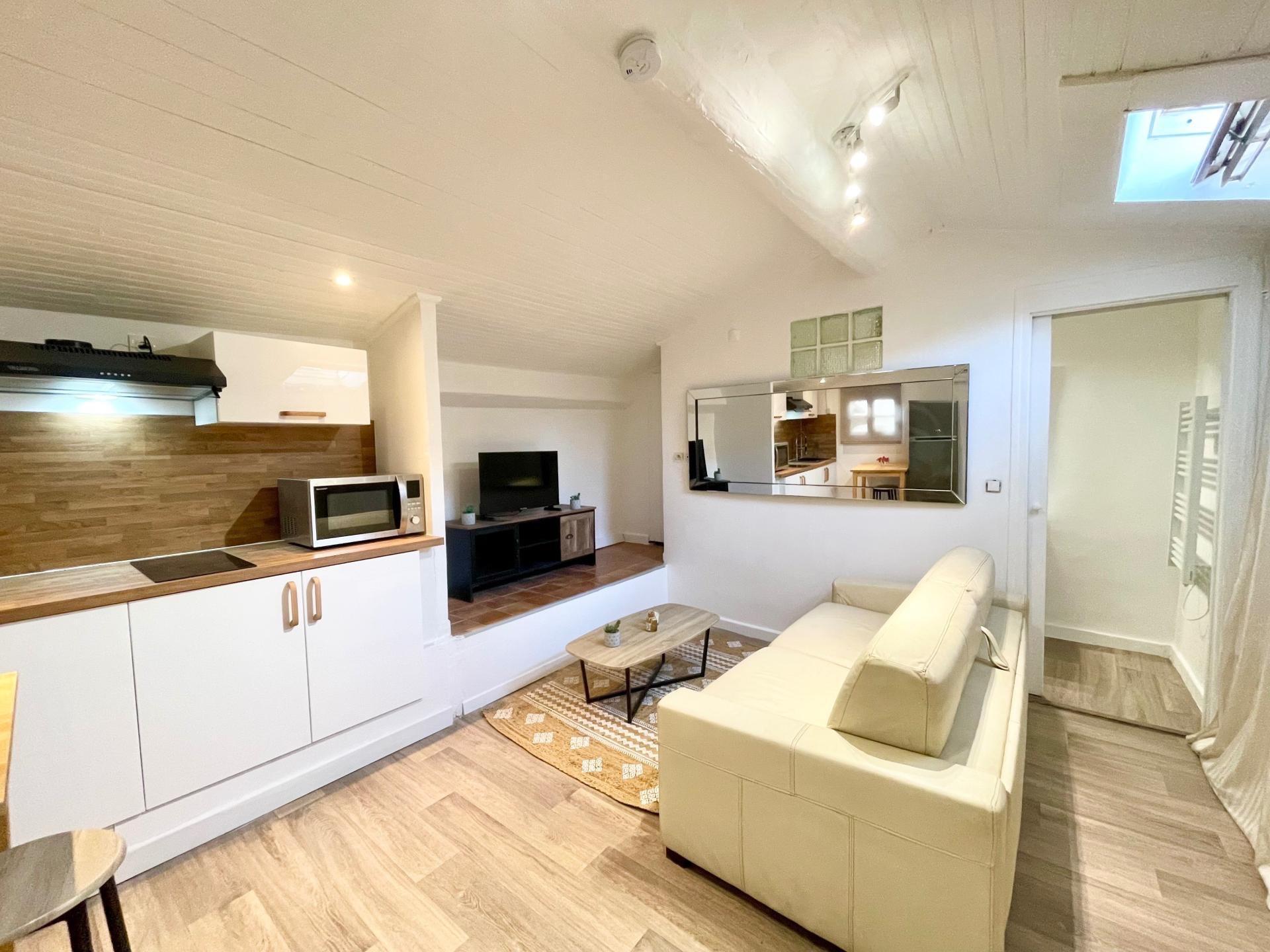 Miniature photo - 8 / 16