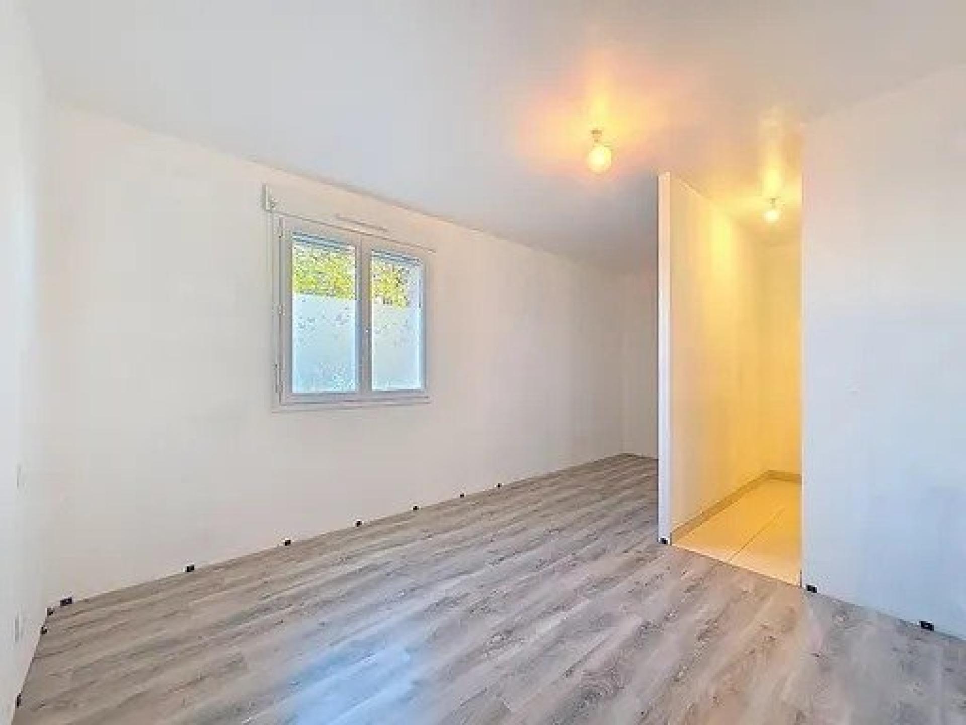 Miniature photo - 10 / 12