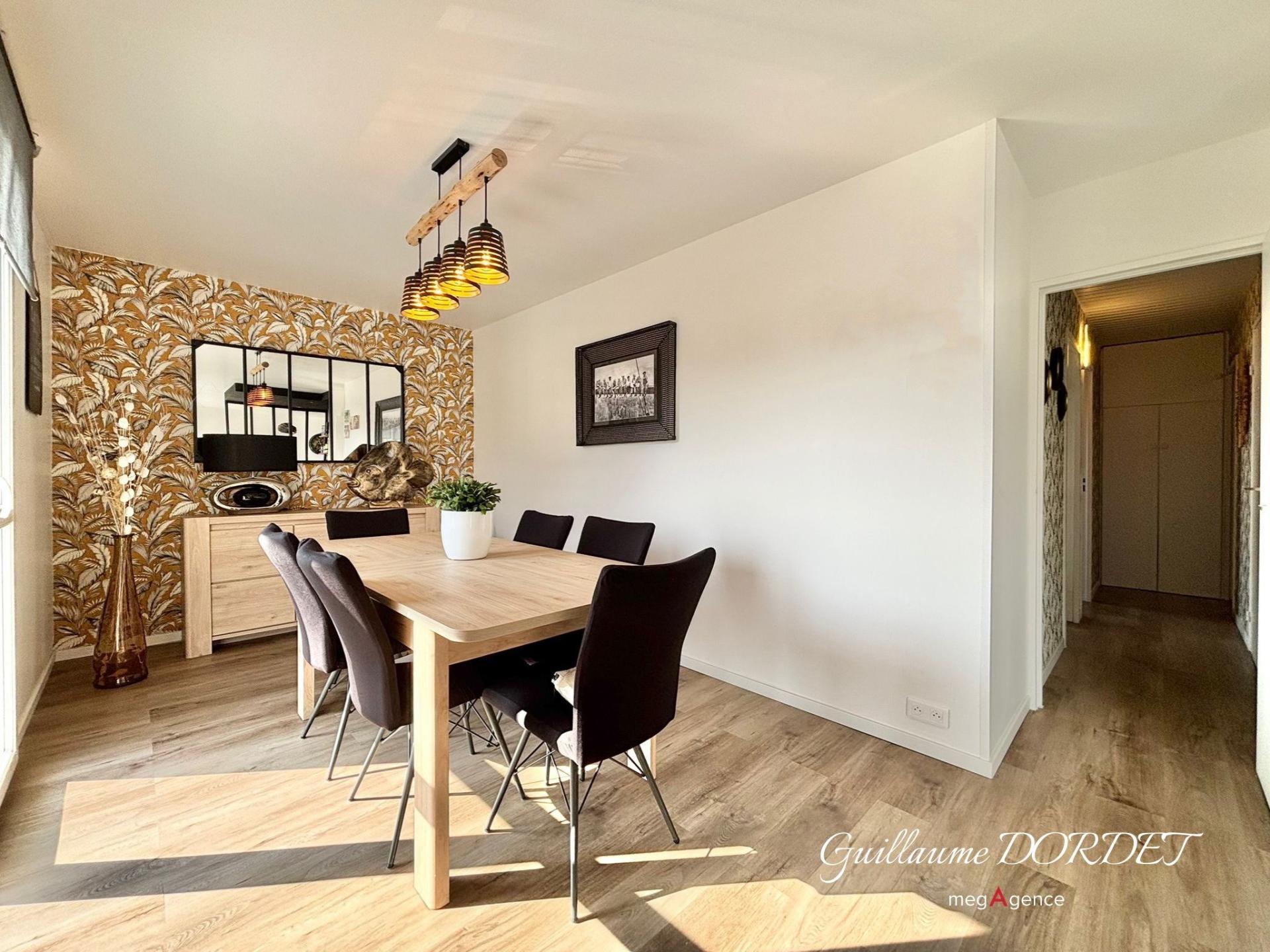 Miniature photo - 2 / 18