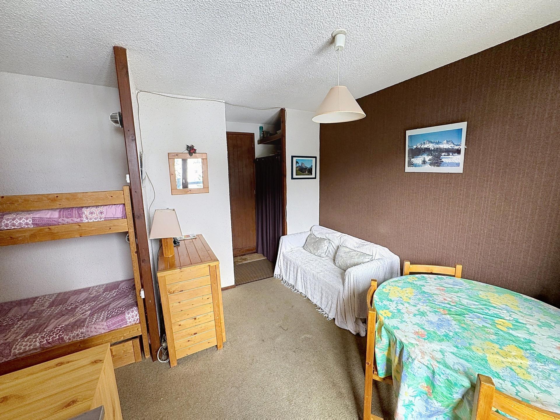 Miniature photo - 4 / 10