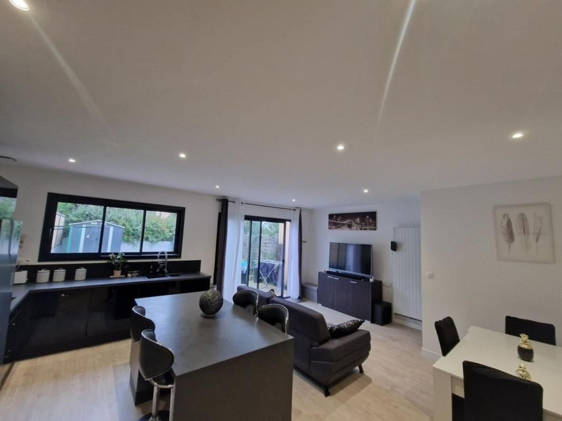 Miniature photo - 2 / 16