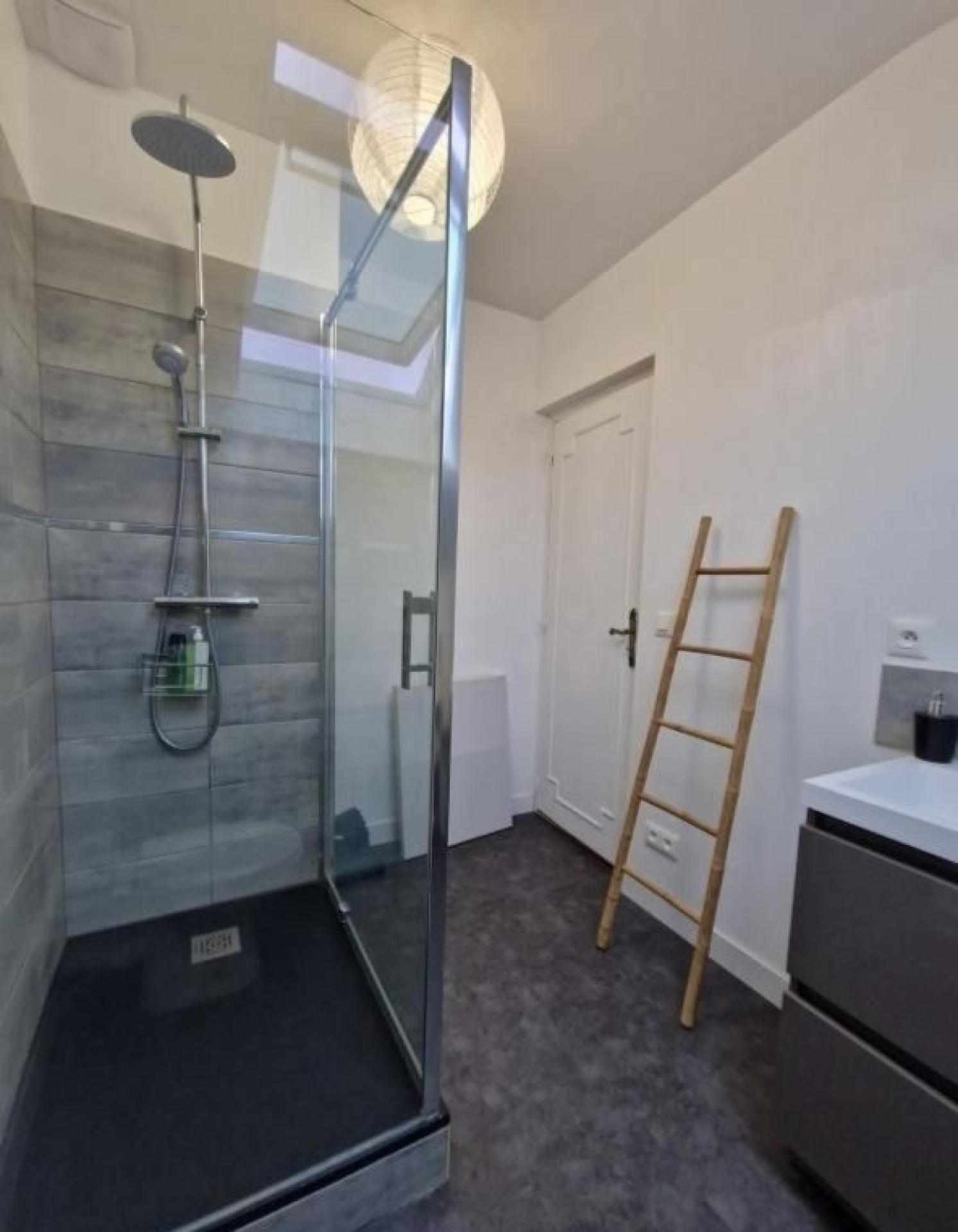 Miniature photo - 8 / 16