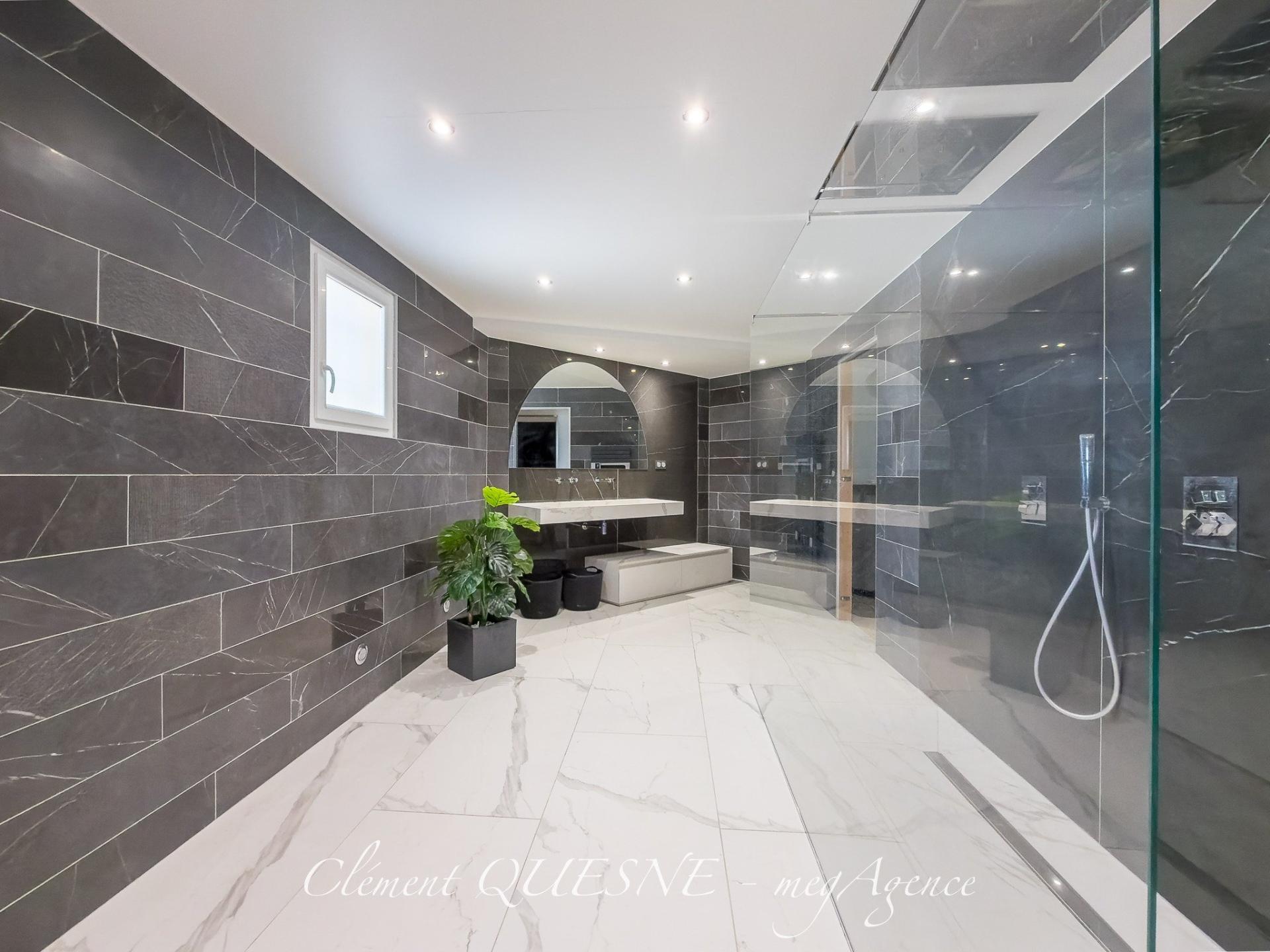 Miniature photo - 12 / 19