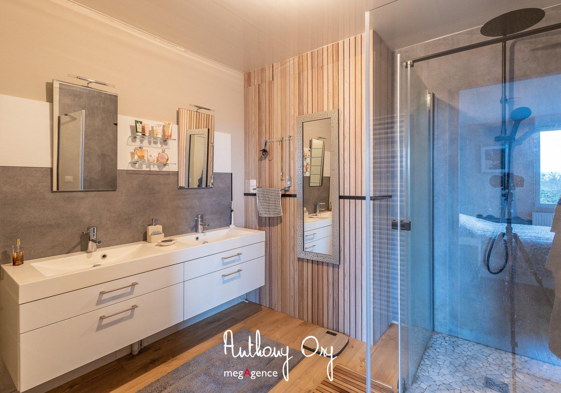 Miniature photo - 12 / 20