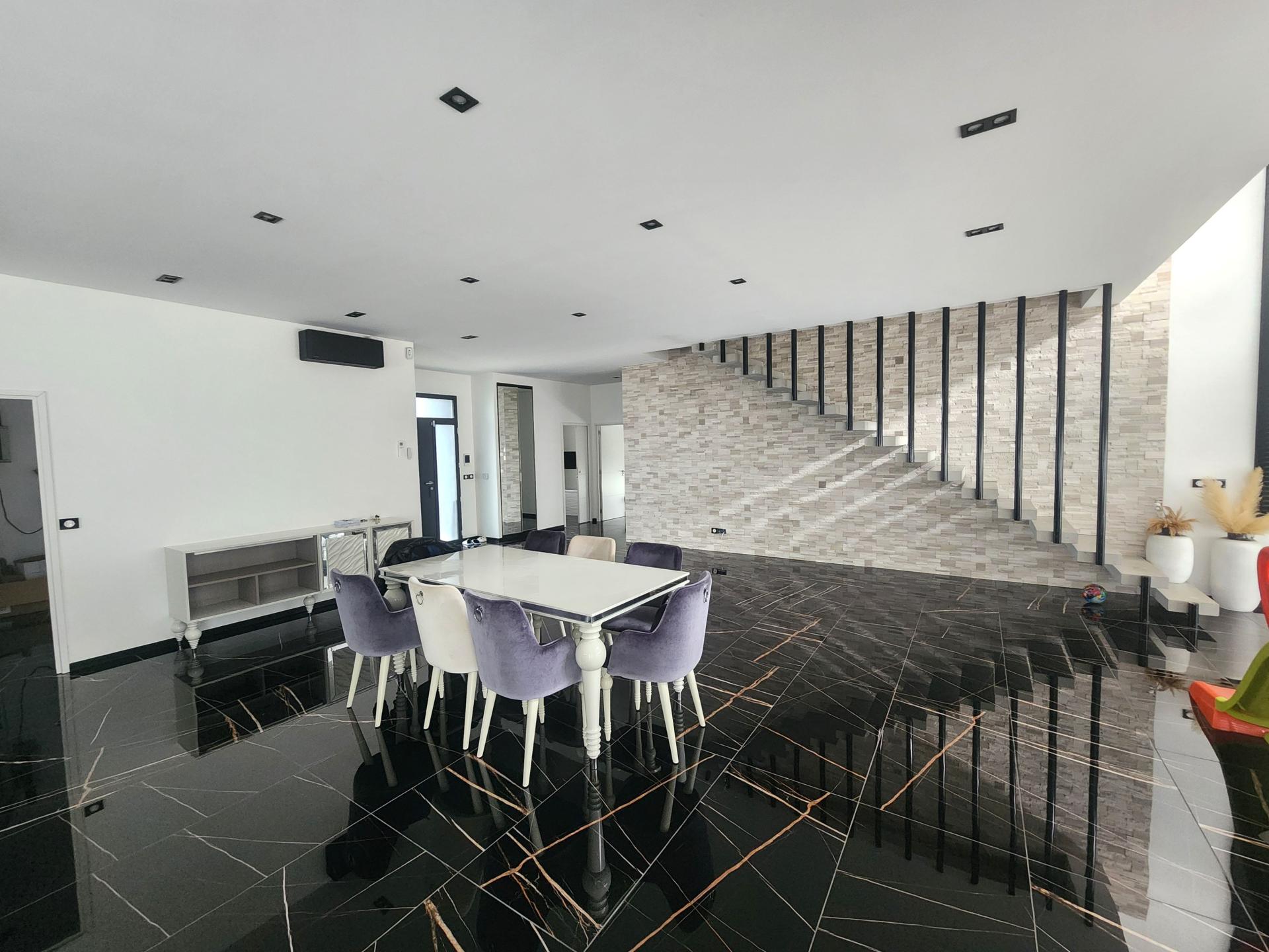 Miniature photo - 2 / 2