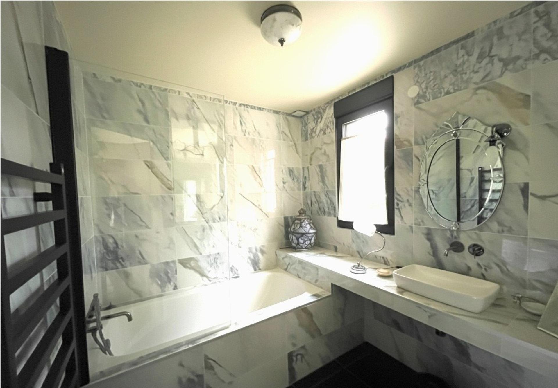 Miniature photo - 8 / 16