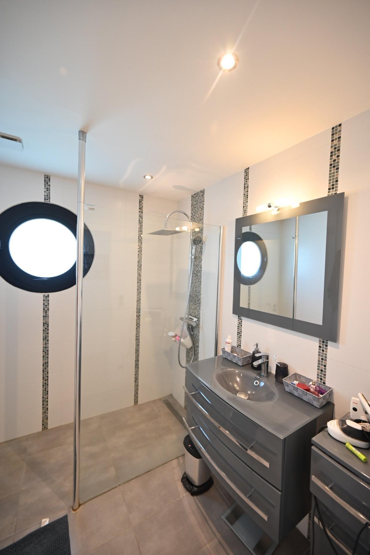 Miniature photo - 10 / 10