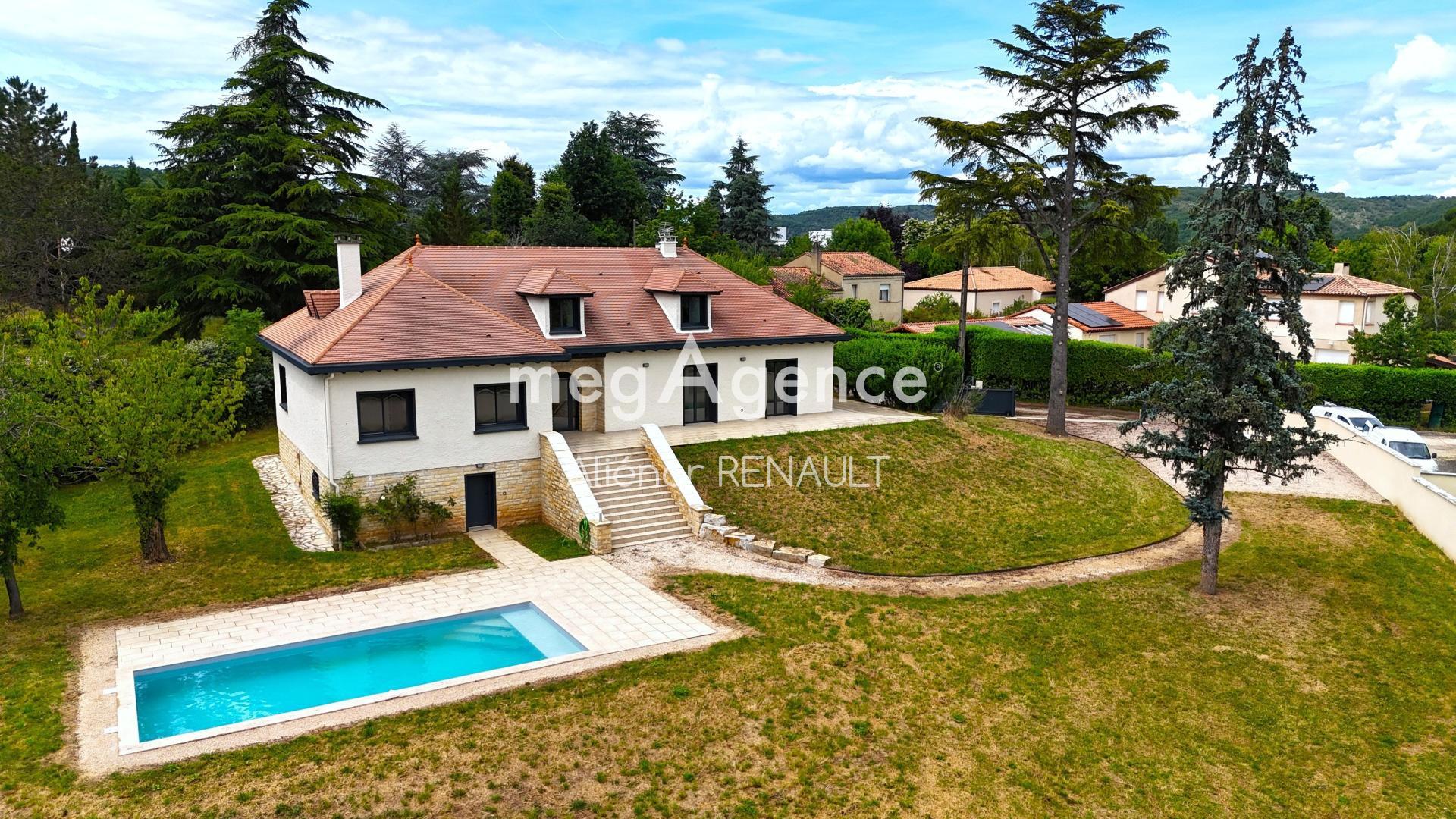 Villa haut de gamme avec jardin et piscine - 255 m²