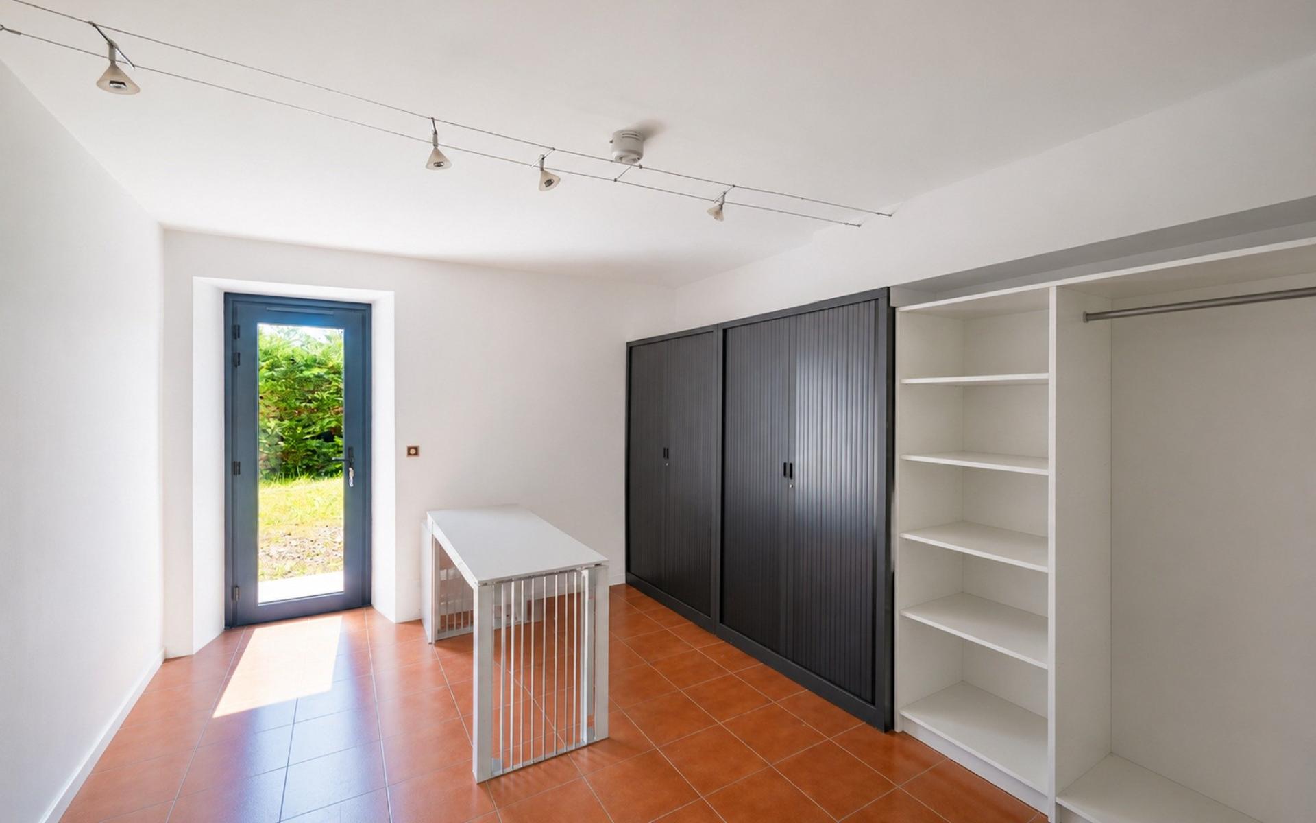 Miniature photo - 9 / 17