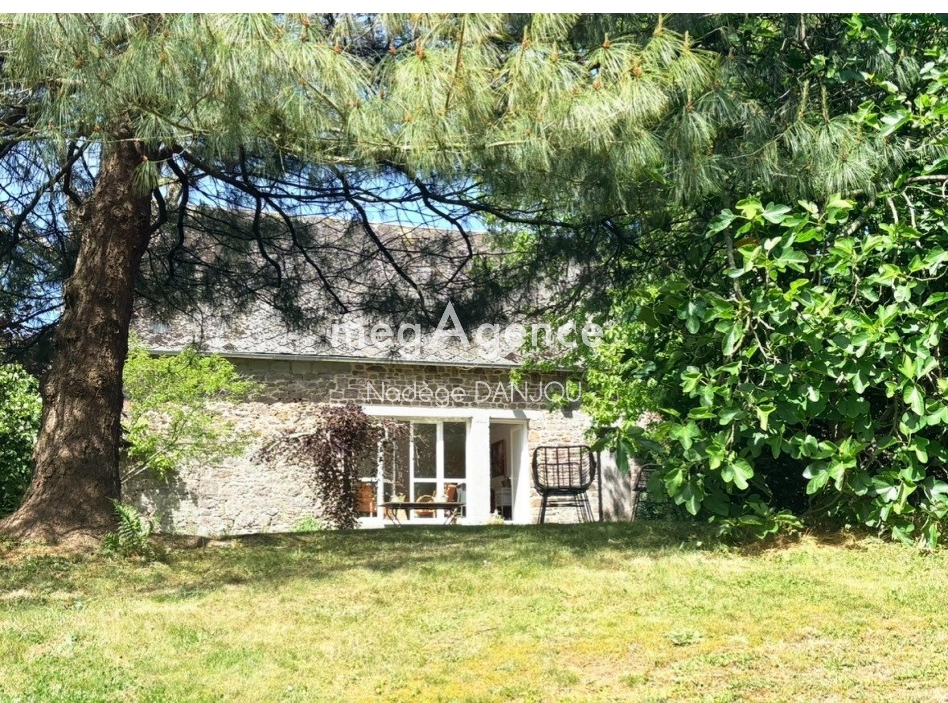 BEL ENSEMBLE IMMOBILIER COMPOSÉ DEUX MAISONS HAMBYE 50450