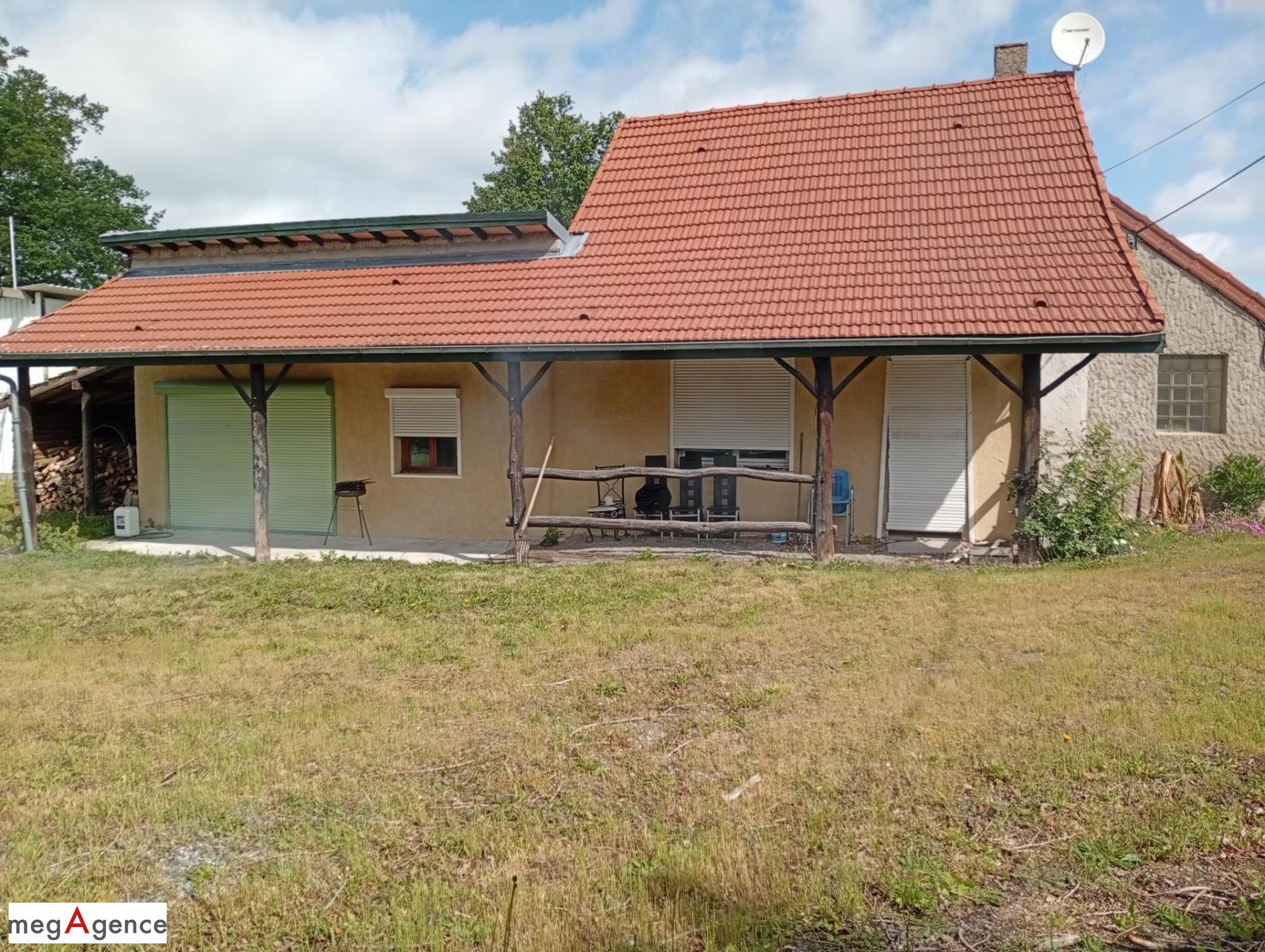 Maison 100 m², 3 chambres, bureau, piscine, garage