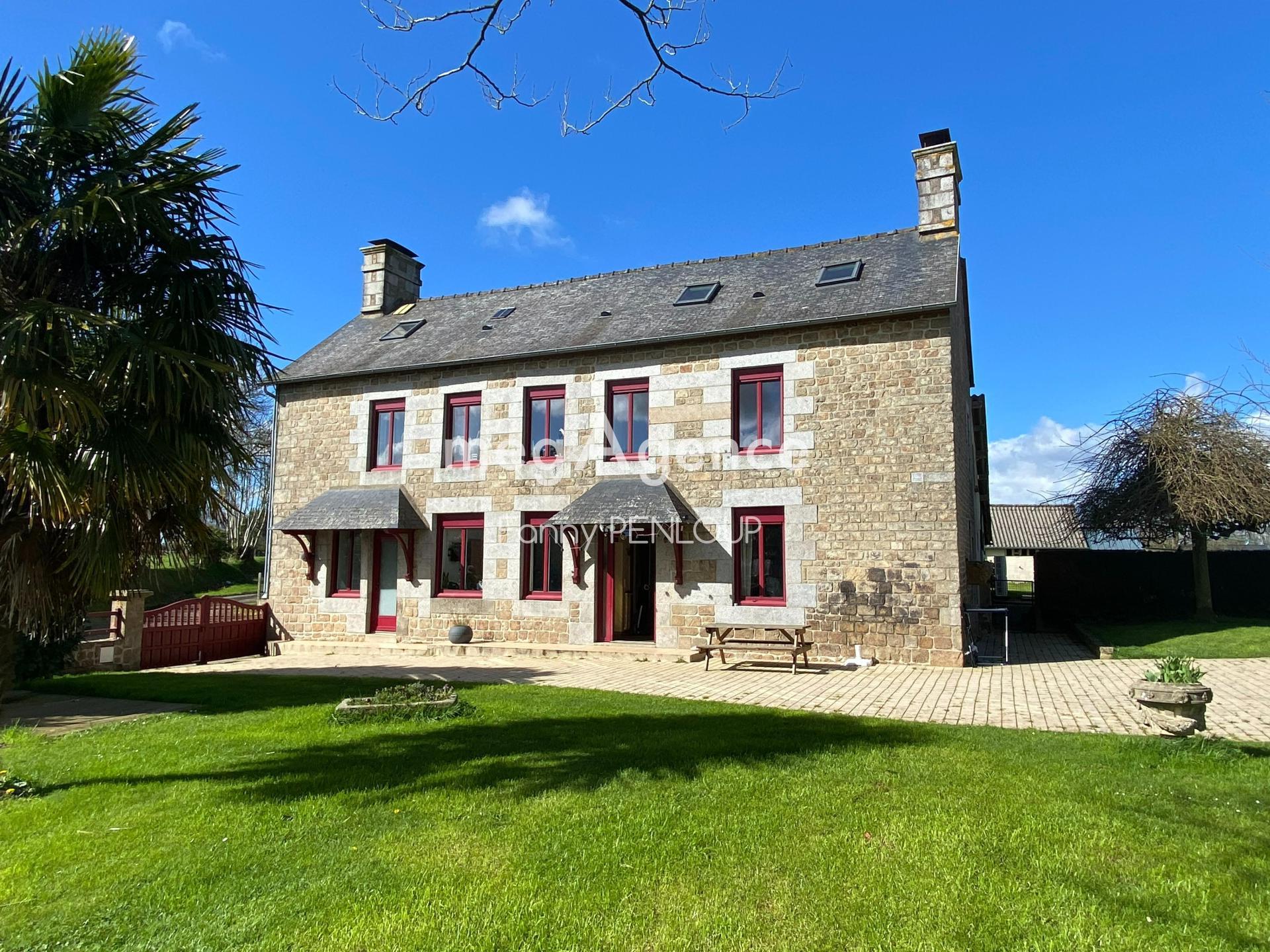 Maison en pierres 6 chambres avec garage et dépendance
