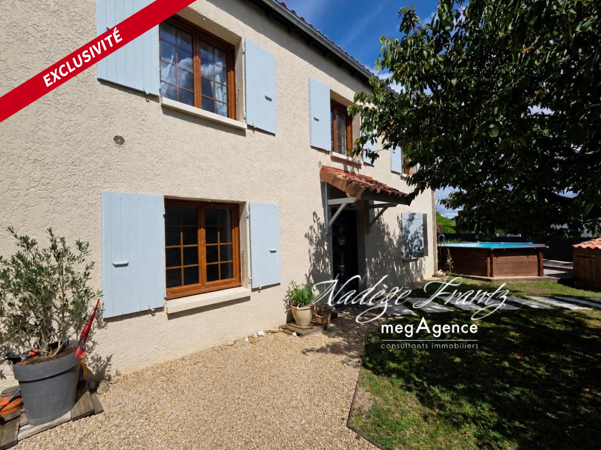 Maison 4 chambres avec garage et piscine – Saint-Jean-d'Angély
