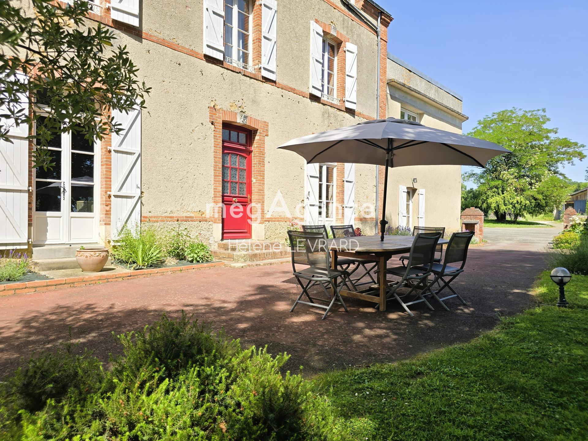 Maison 11 pièces 263 m² · à Evron · 263 m² · 475 500 €