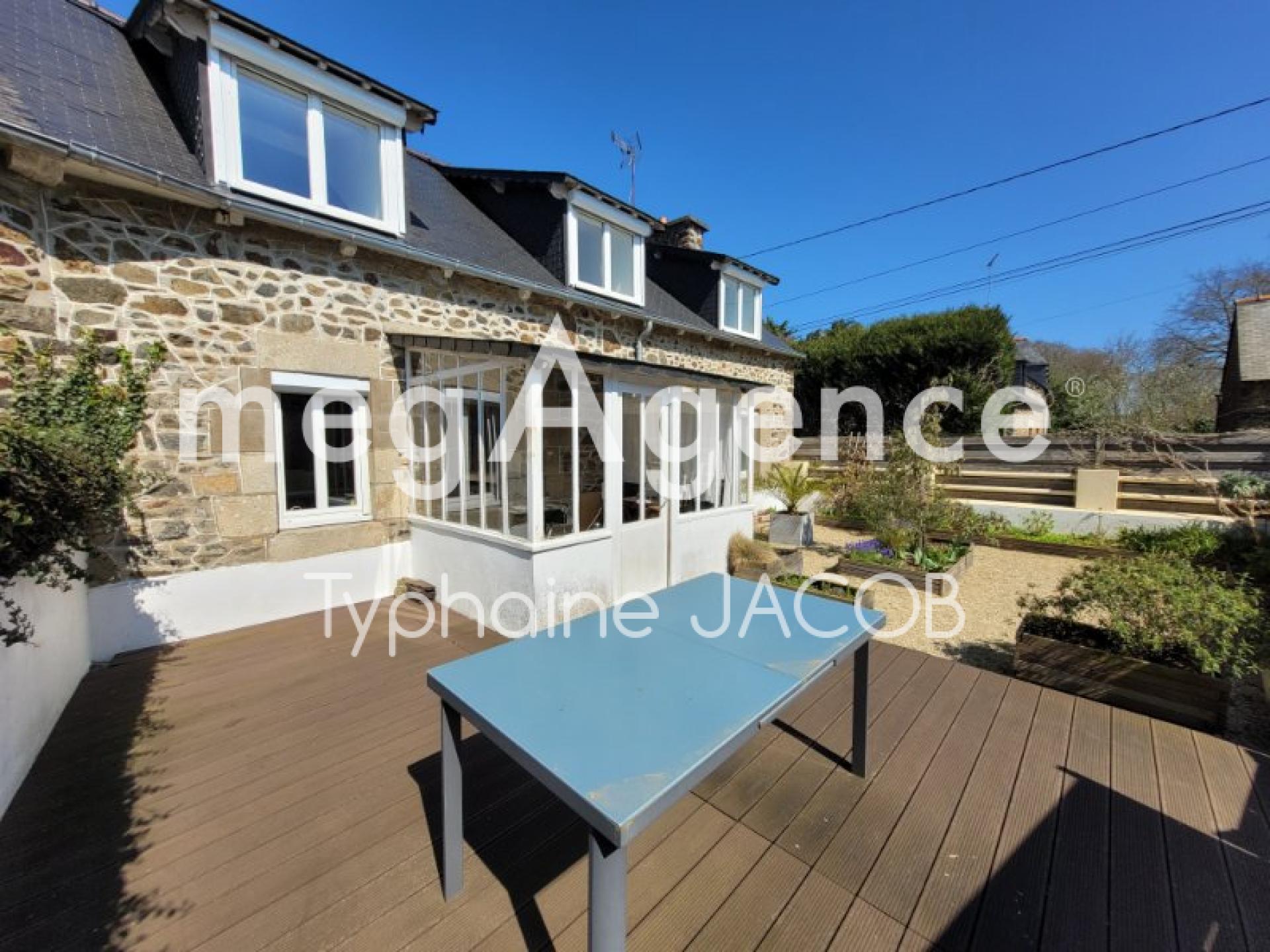 Maison d'habitation typique bretonne et beaucoup de potentiel