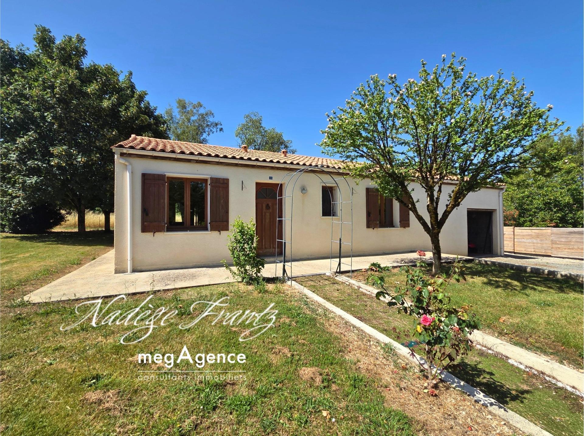 Pavillon rénové 80 m² - 2 chambres - Garage - Terrain 1 000 m²-  Asnières la Giraud 17400