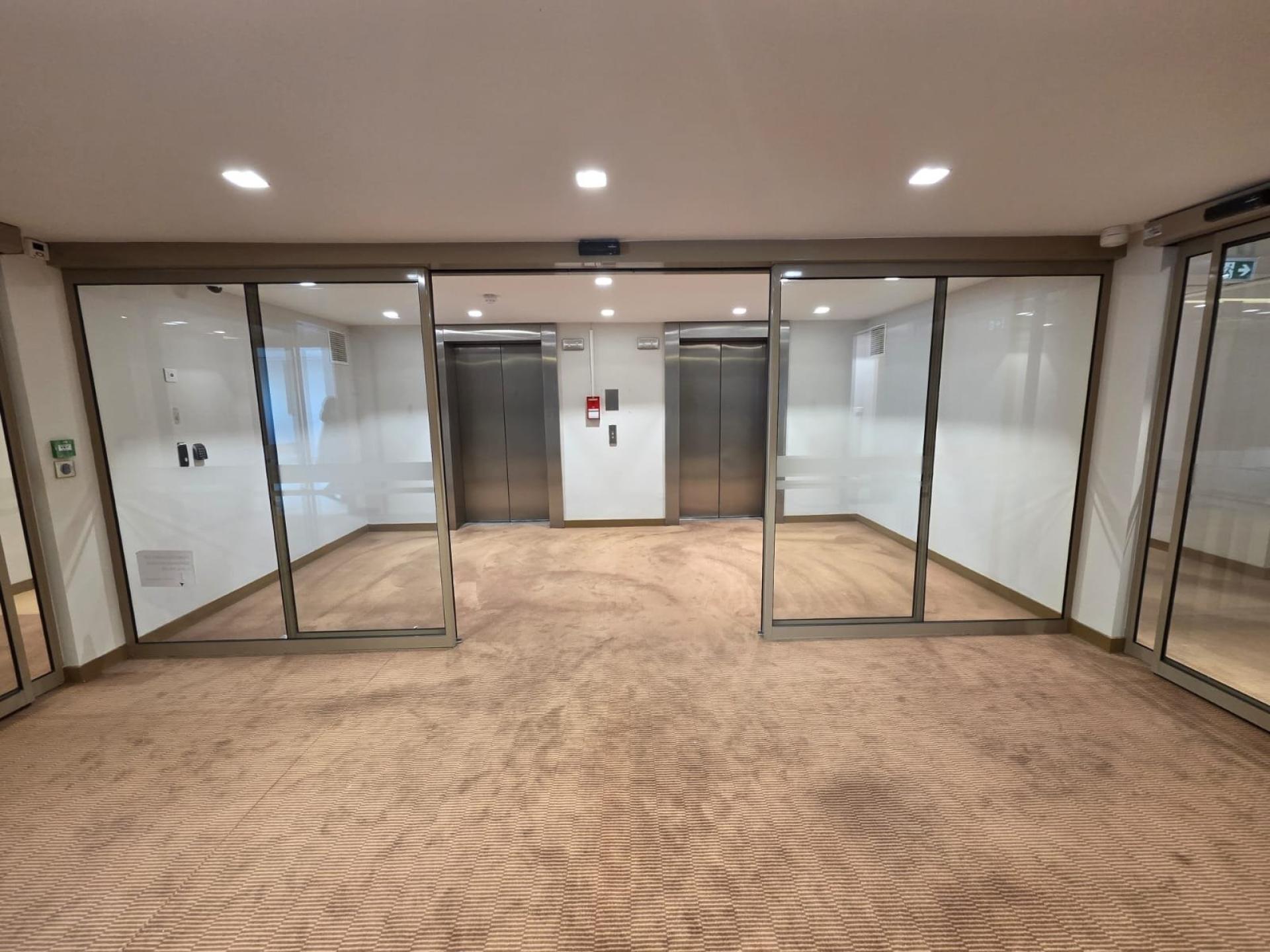 Local commercial 1530 m² · à Clichy · 1 530 m² · 3 570 000 €