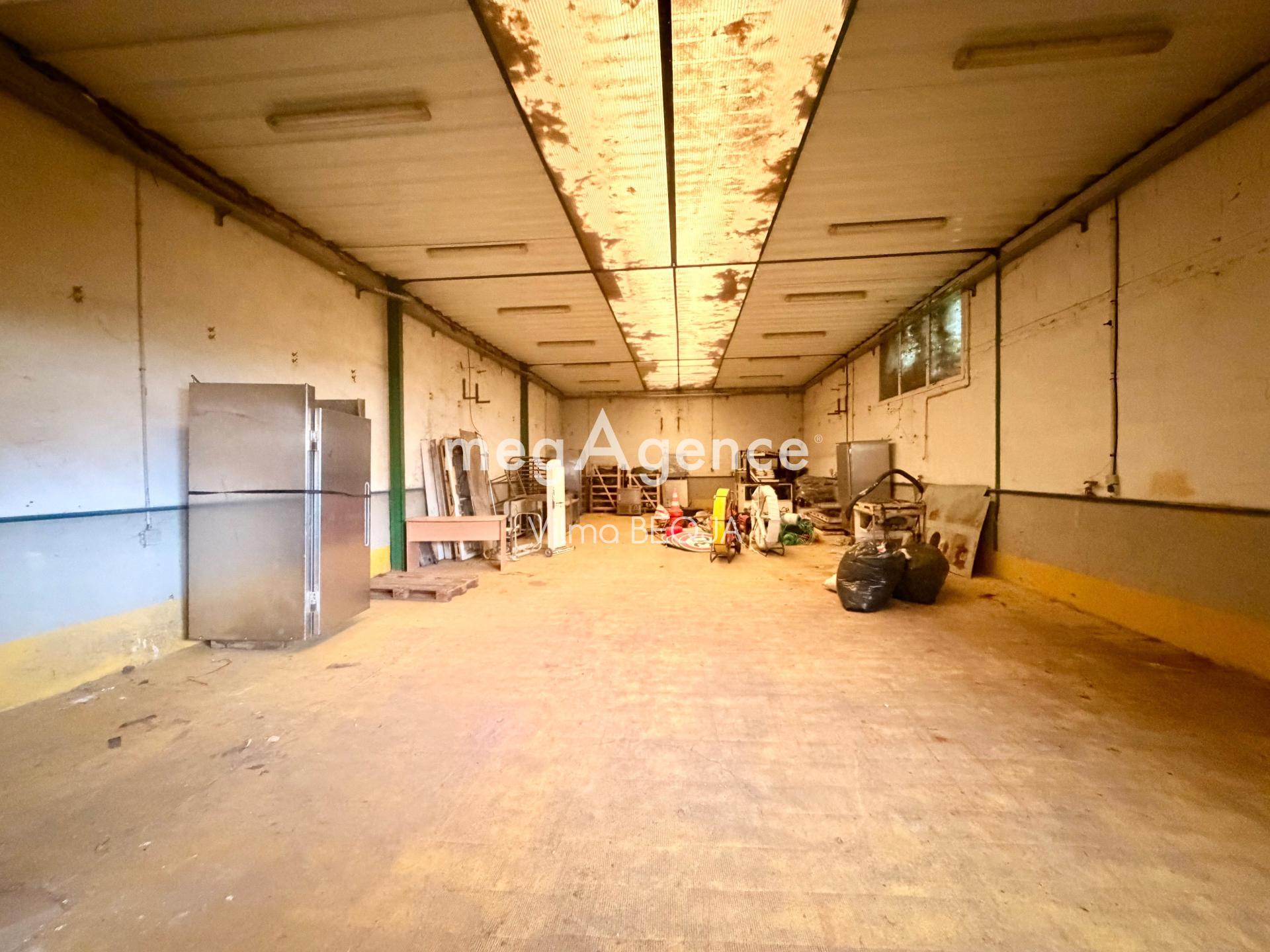 Premises 575m² — Champigny