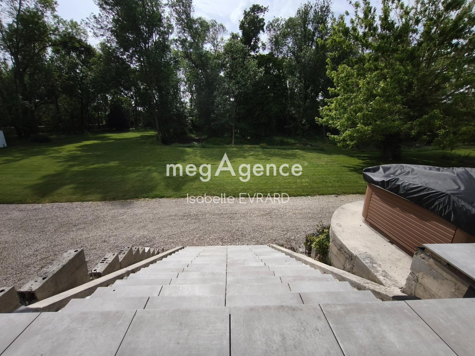 Maison 8 pièces 226 m² · à Esclavolles-Lurey · 226 m² · 349 000 €