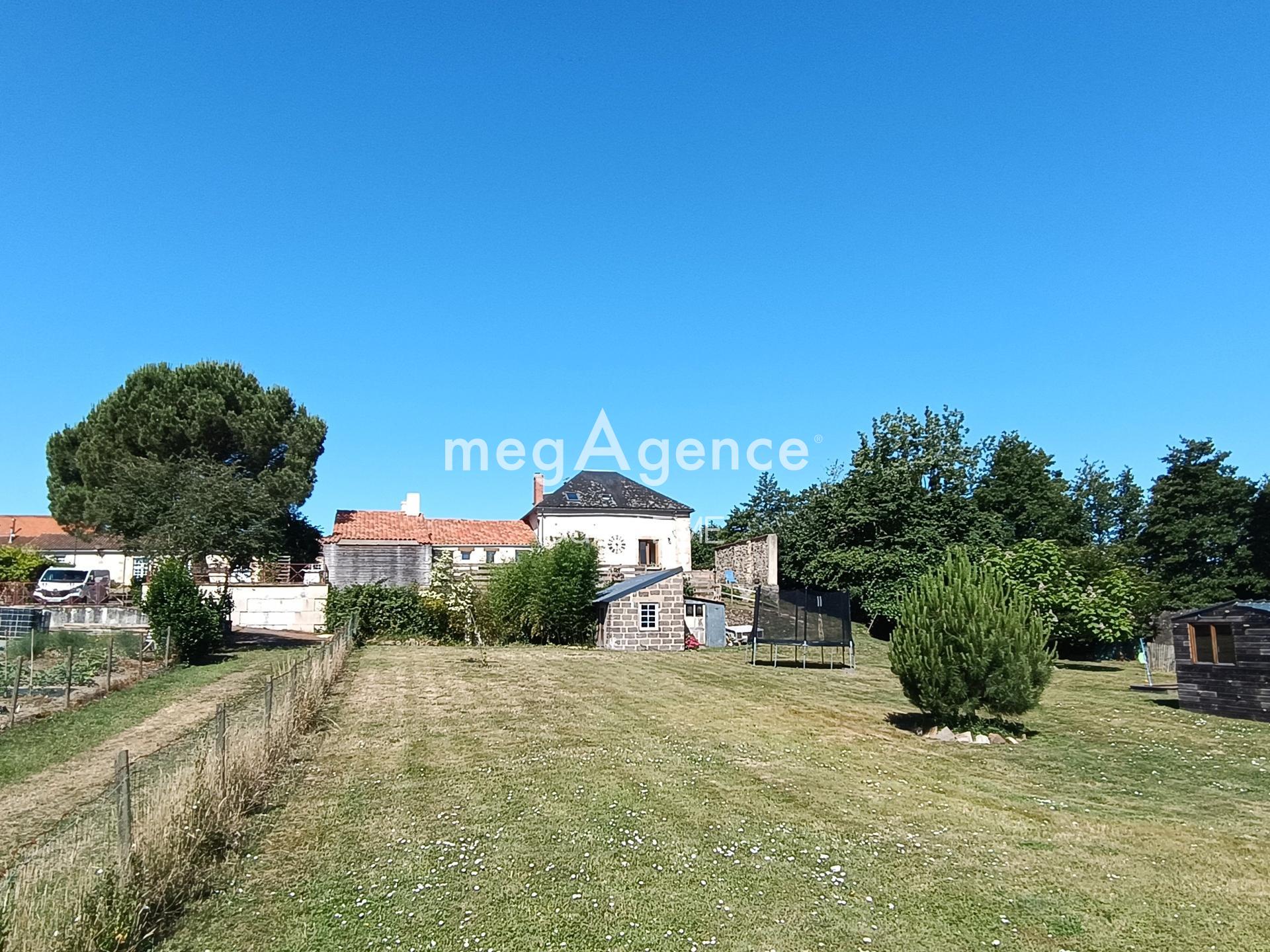 Maison 7 pièces 148 m² · à Achards · 148 m² · 360 000 €