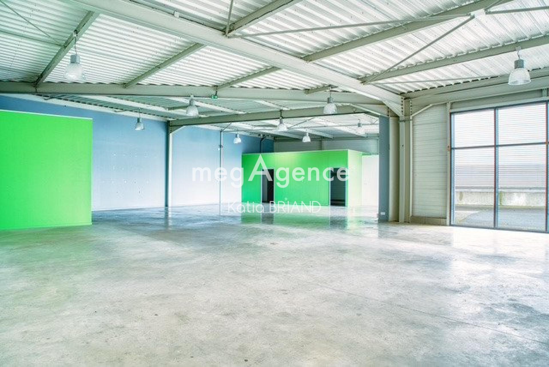 Local commercial 3 pièces 600 m² · à Laval · 600 m² · 575 000 €