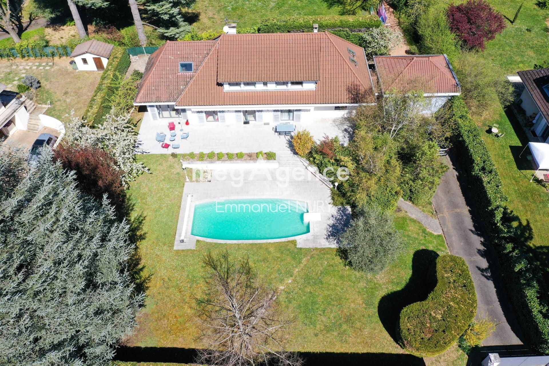 Maison 7 pièces 200 m² · à Charbonnières-les-Bains · 200 m² · 1 100 000 €